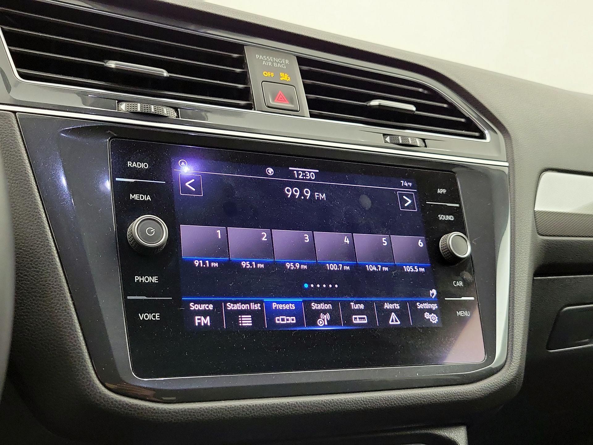 Thumbnail: 2022 Volkswagen Tiguan - 15