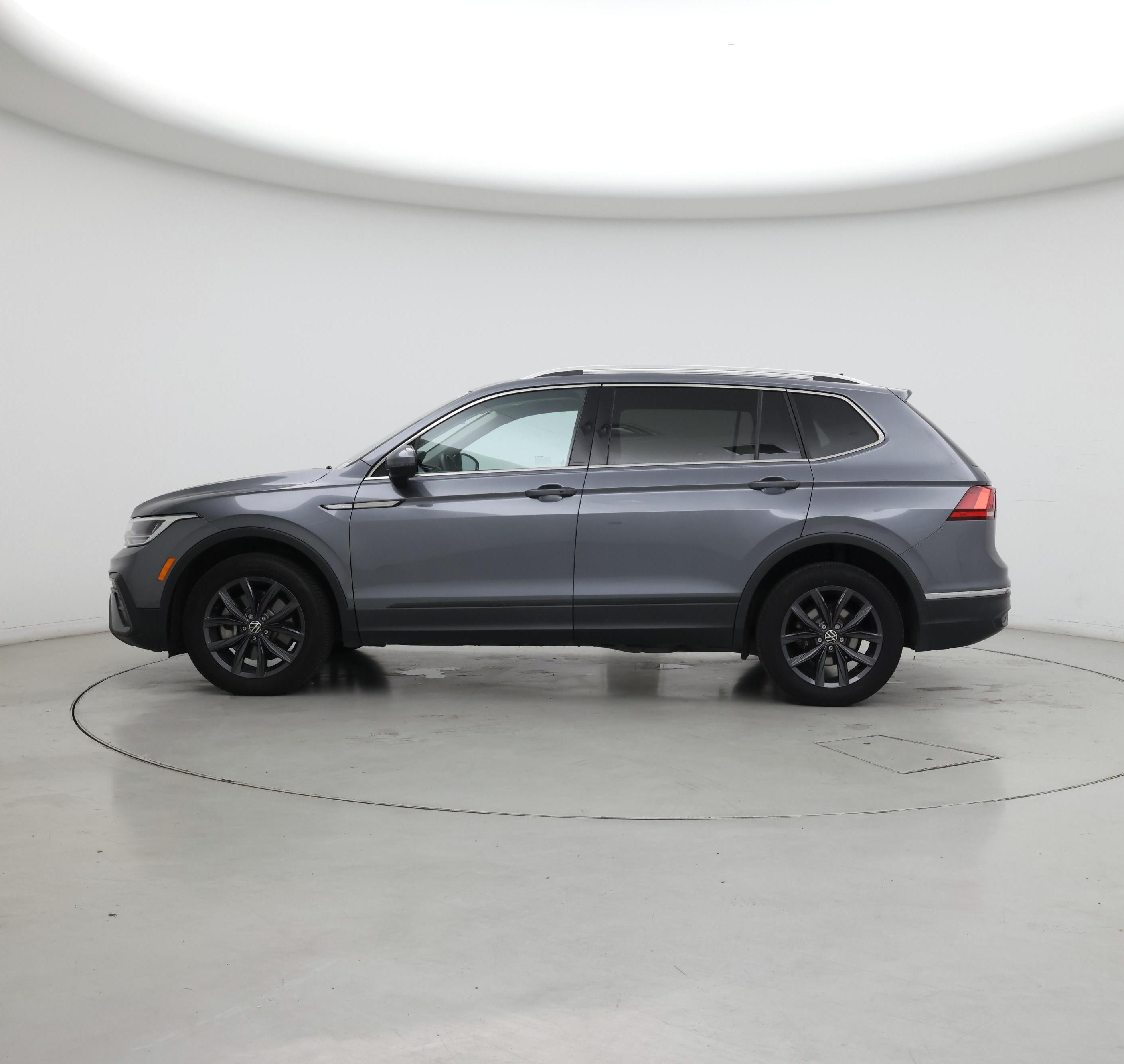 Thumbnail: 2022 Volkswagen Tiguan - 3