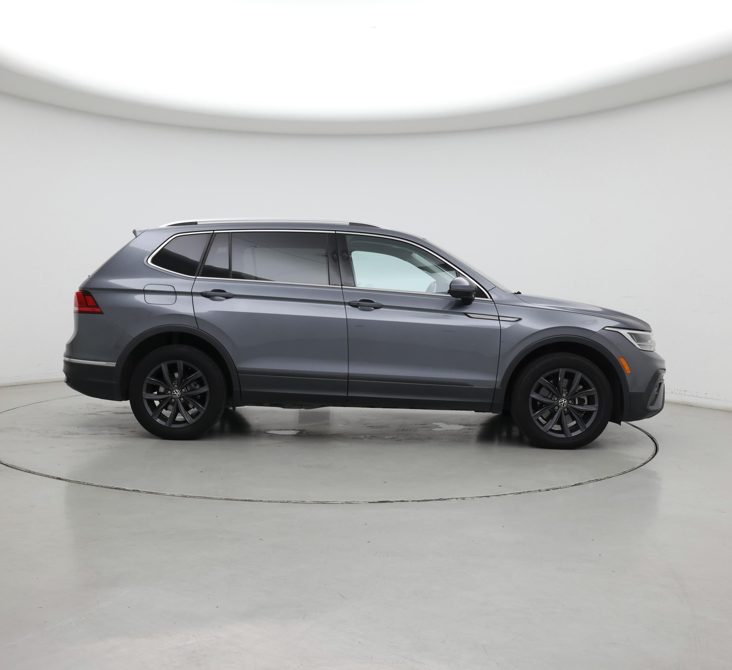 Thumbnail: 2022 Volkswagen Tiguan - 7