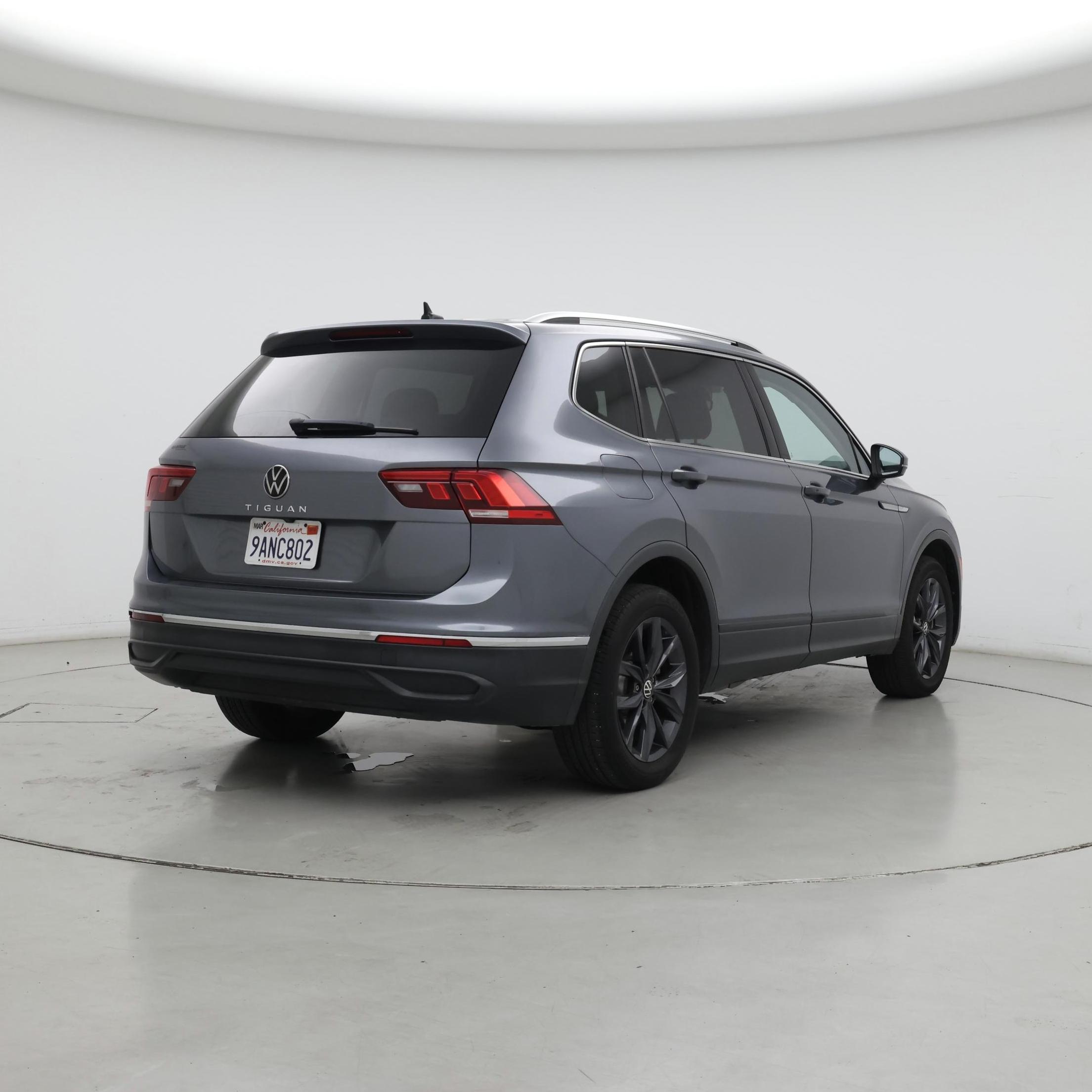 Thumbnail: 2022 Volkswagen Tiguan - 8