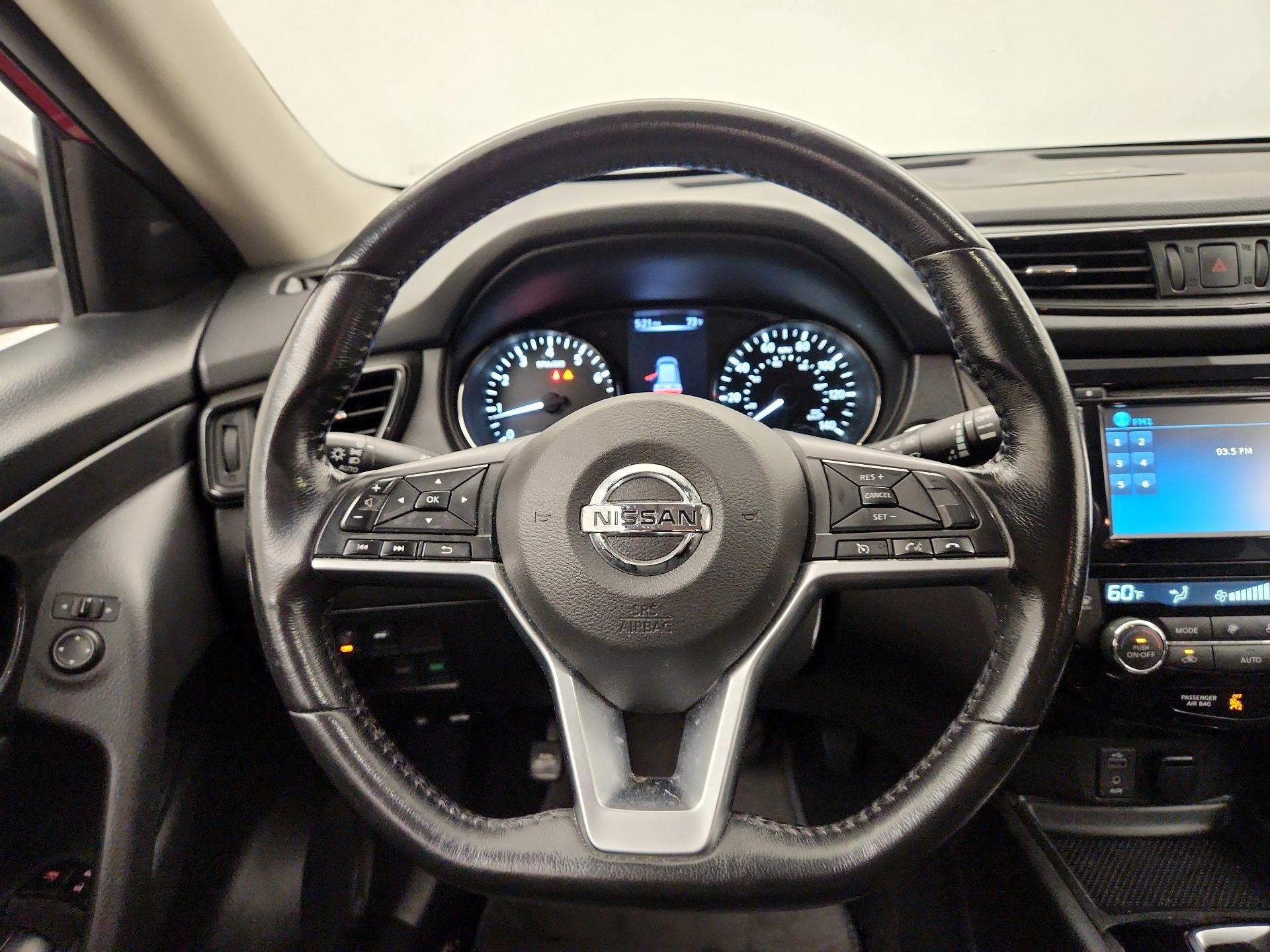 Thumbnail: 2017 Nissan Rogue - 10