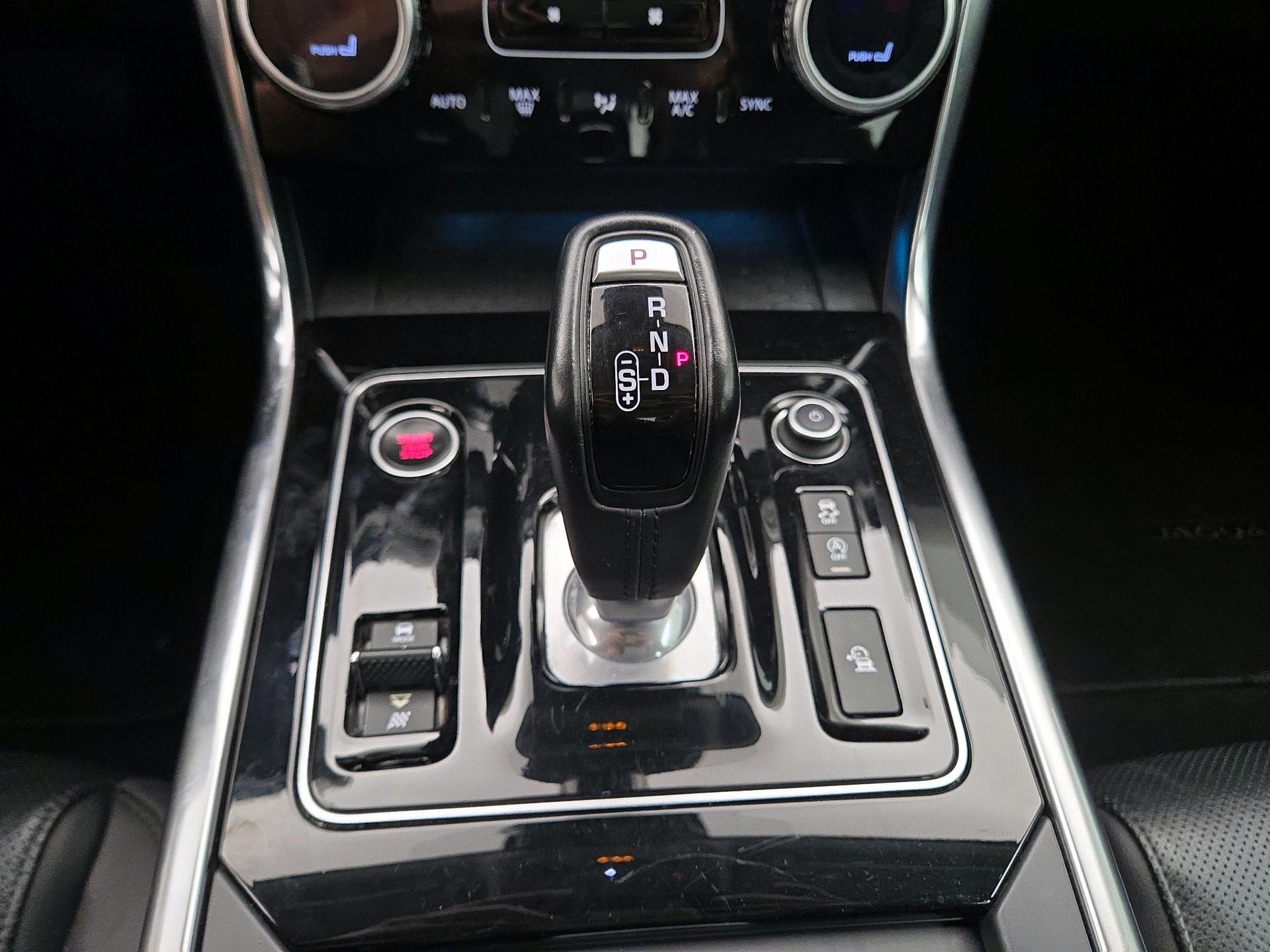 Thumbnail: 2020 Jaguar XE - 18