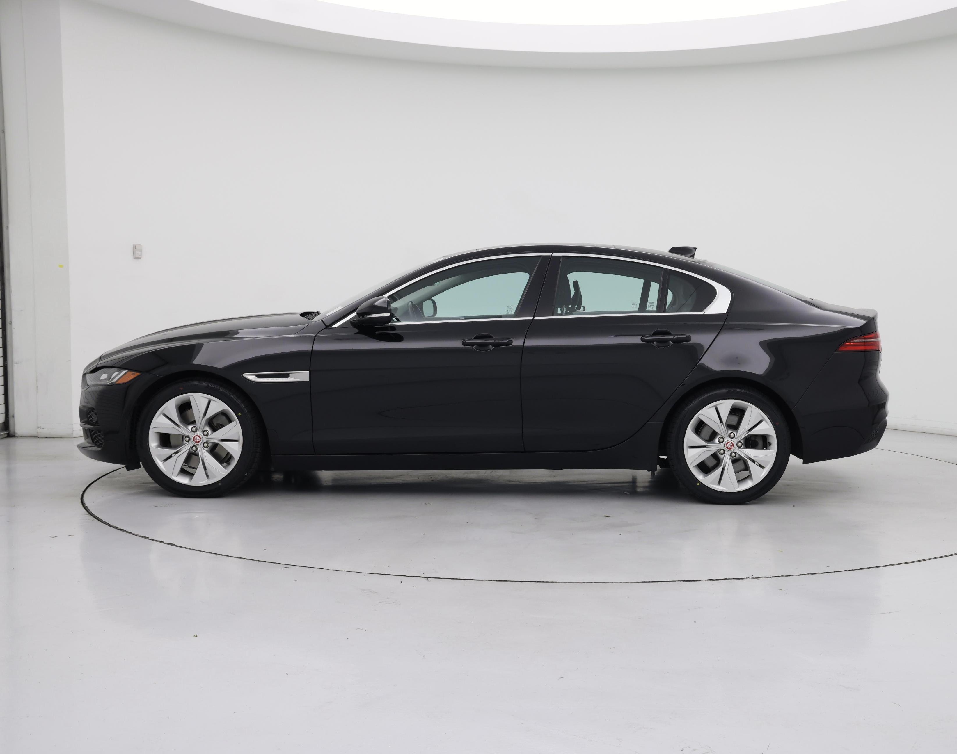 Thumbnail: 2020 Jaguar XE - 3