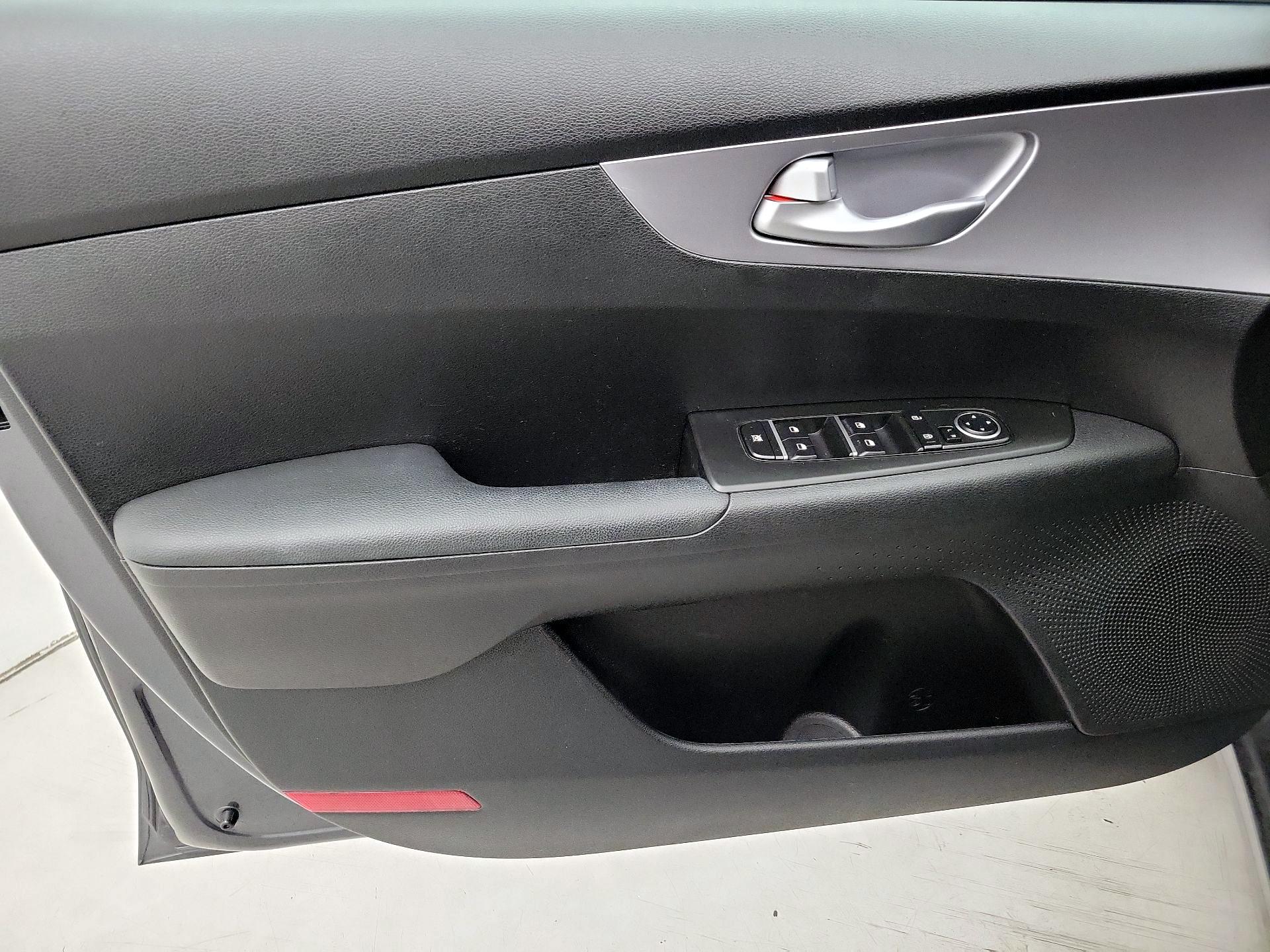 Thumbnail: 2023 Kia Forte - 12