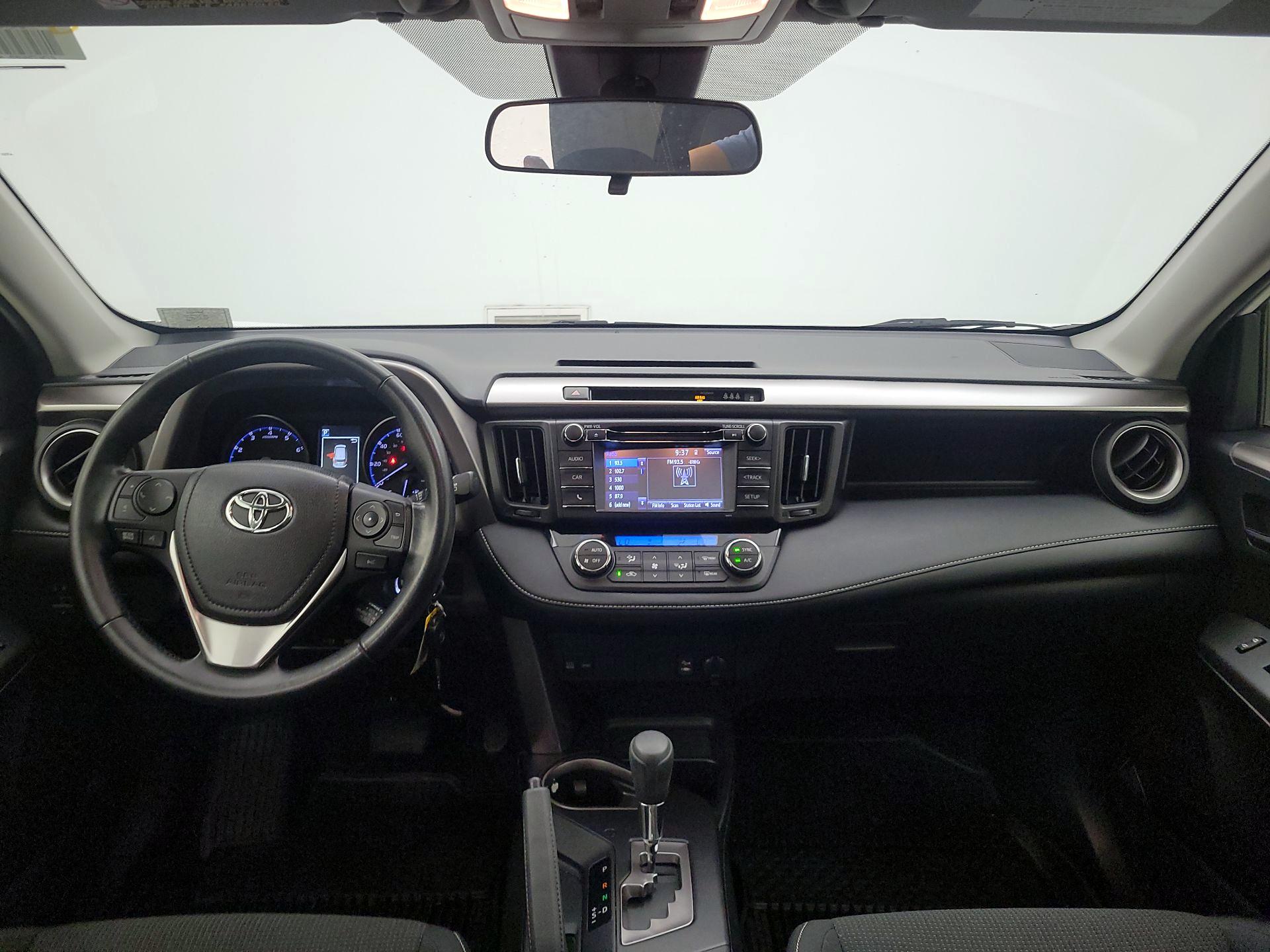 Thumbnail: 2018 Toyota RAV4 - 9