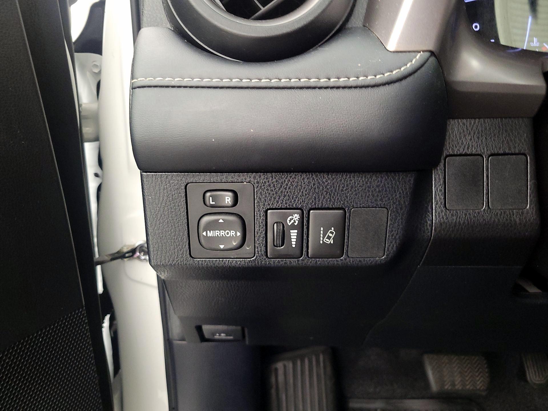 Thumbnail: 2018 Toyota RAV4 - 13