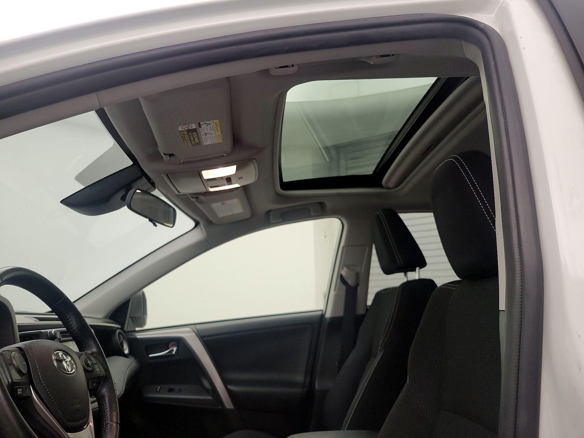 Thumbnail: 2018 Toyota RAV4 - 19