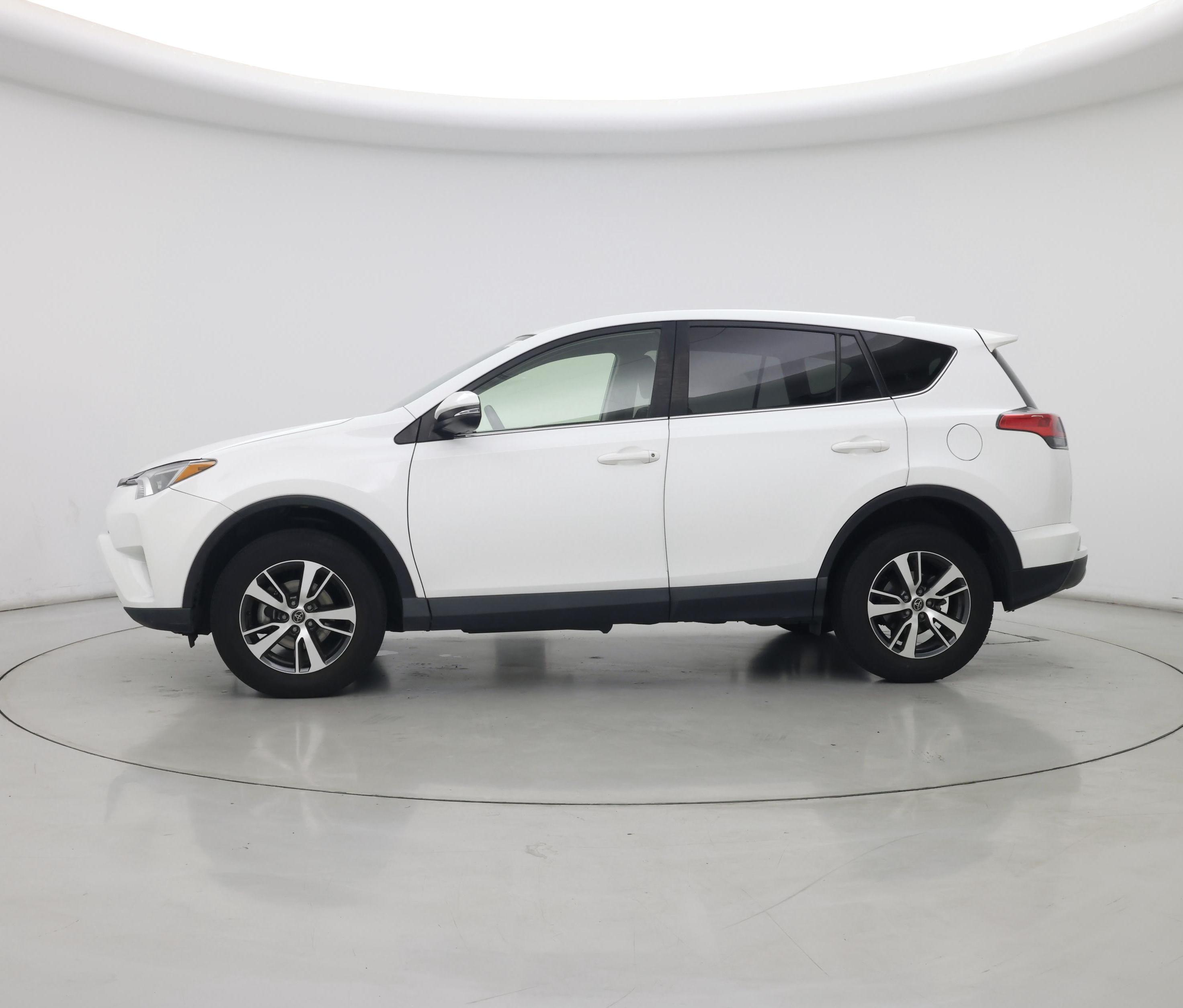 Thumbnail: 2018 Toyota RAV4 - 3