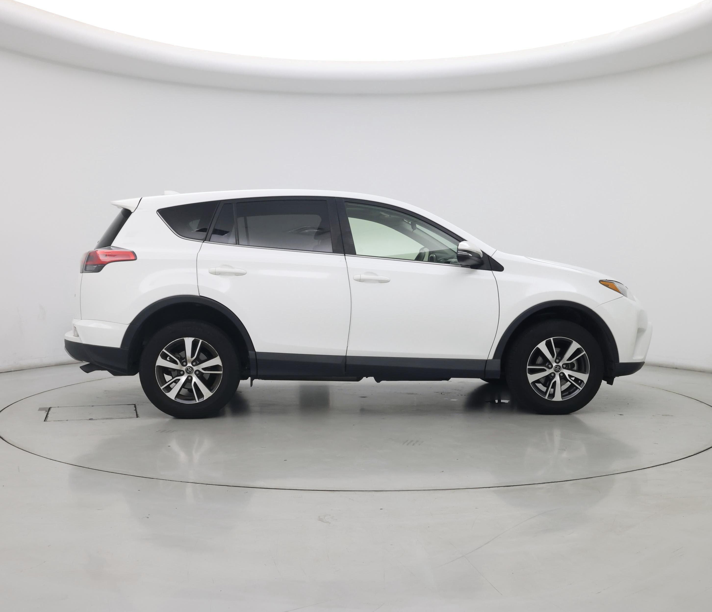 Thumbnail: 2018 Toyota RAV4 - 7