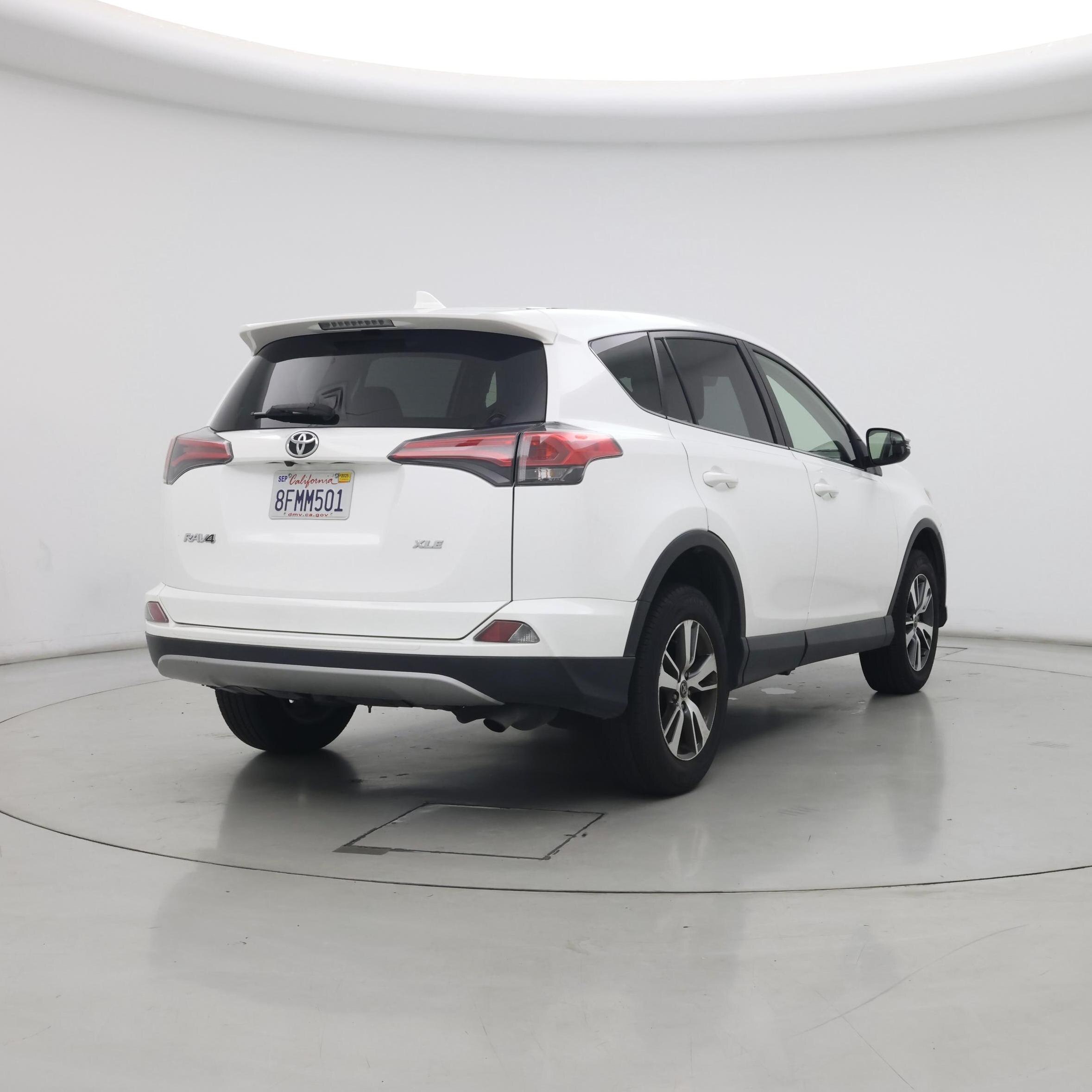 Thumbnail: 2018 Toyota RAV4 - 8