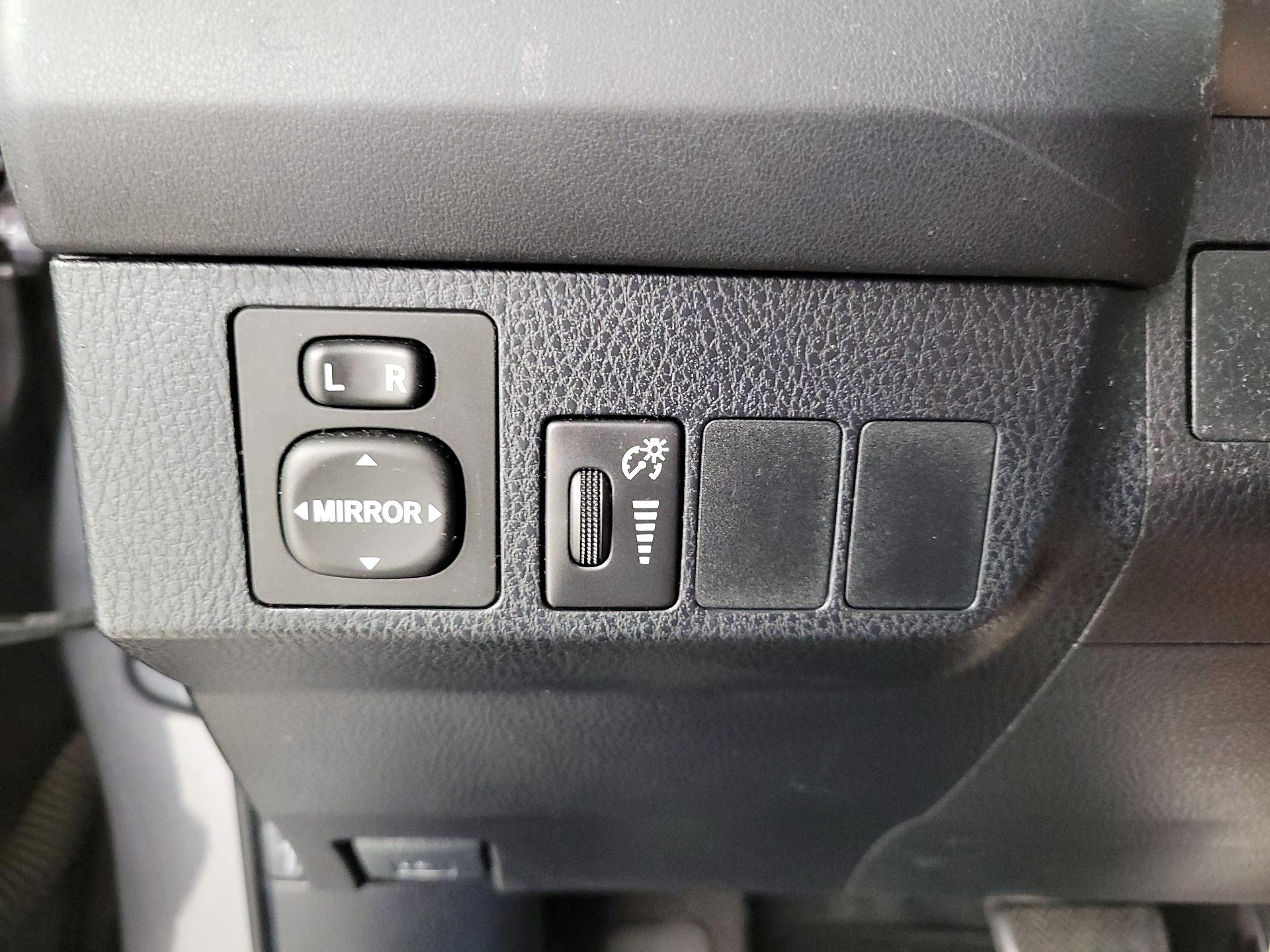 Thumbnail: 2016 Toyota RAV4 - 13