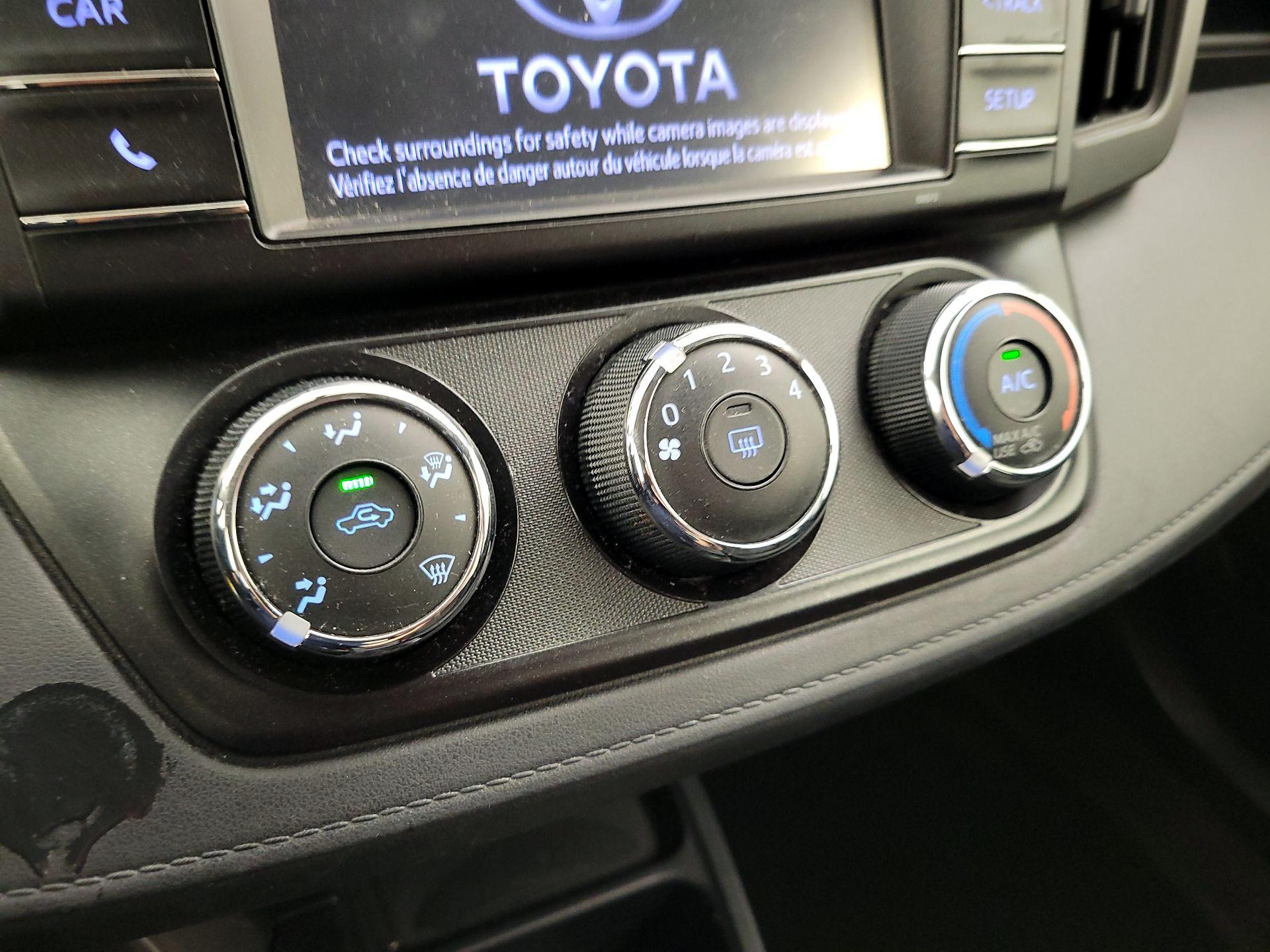 Thumbnail: 2016 Toyota RAV4 - 16