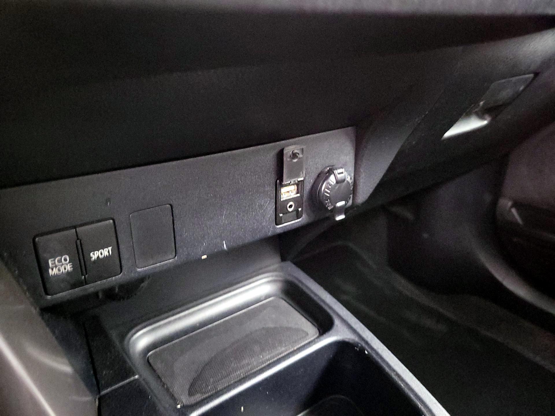 Thumbnail: 2016 Toyota RAV4 - 18