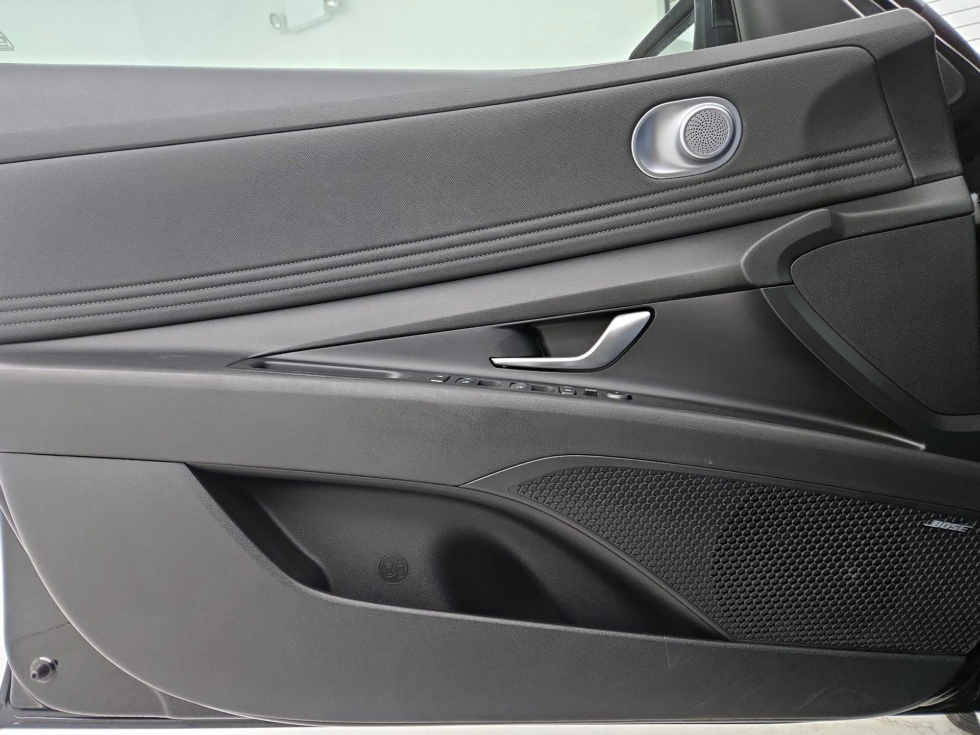 Thumbnail: 2023 Hyundai Elantra - 10