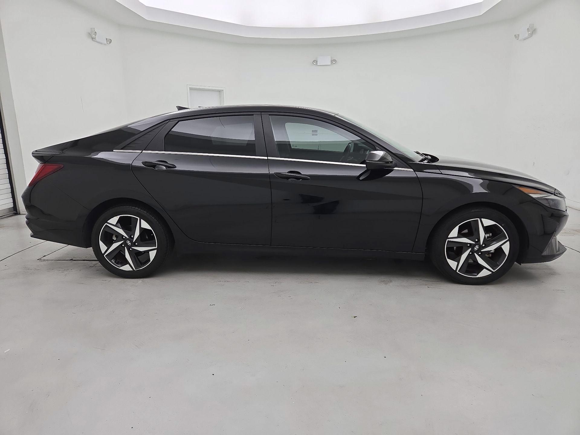 Thumbnail: 2023 Hyundai Elantra - 4