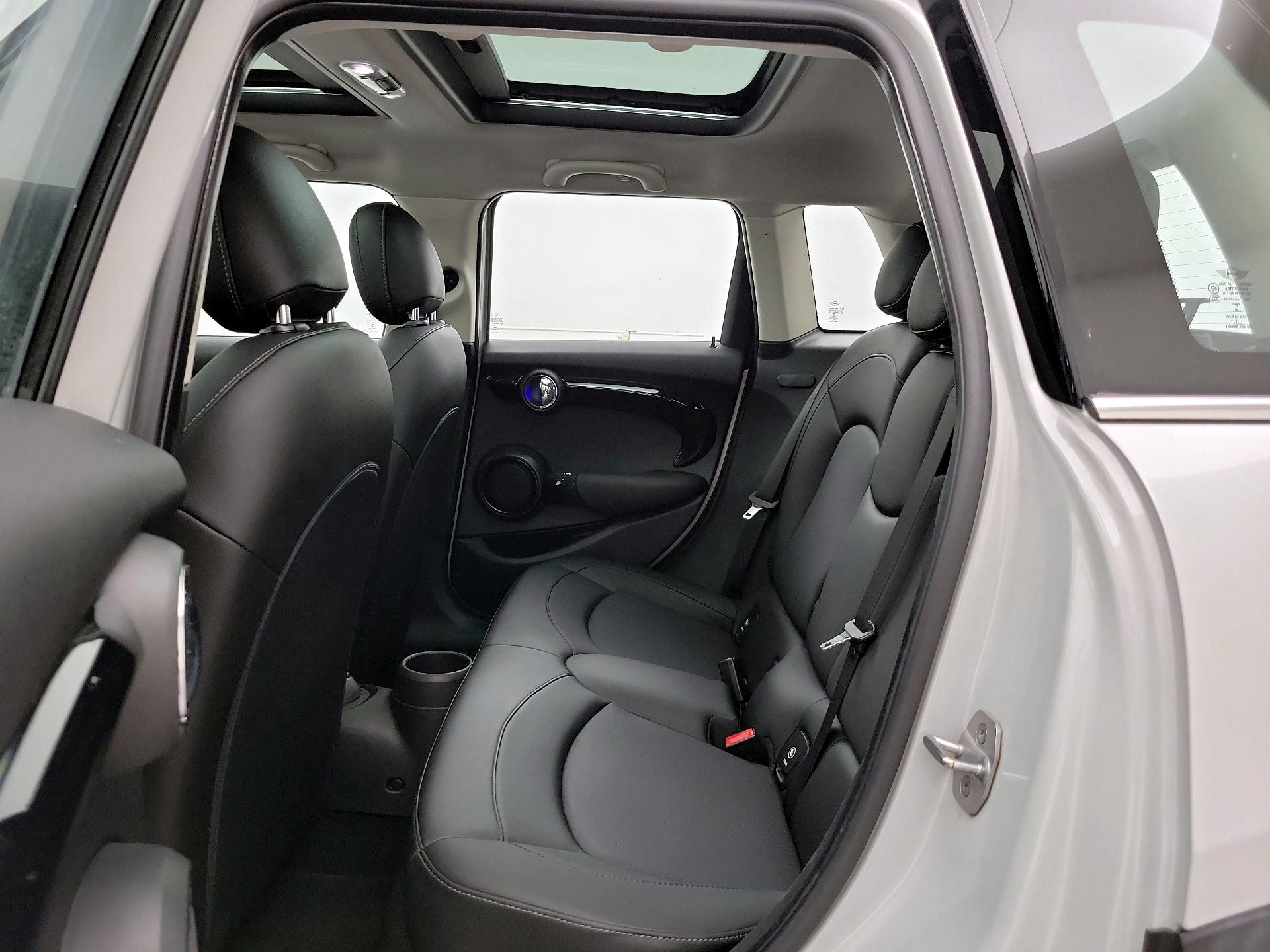 Thumbnail: 2019 MINI Cooper Hardtop - 20