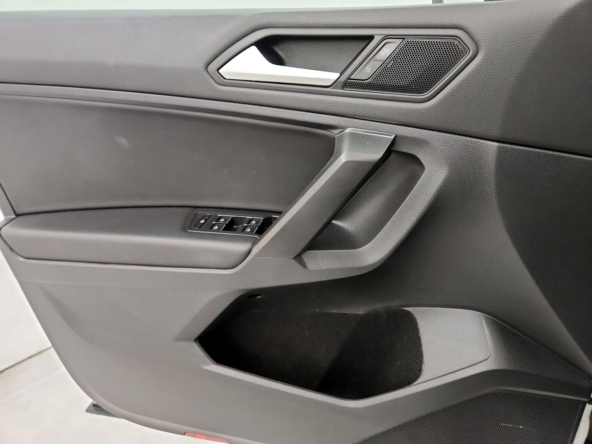 Thumbnail: 2021 Volkswagen Tiguan - 12