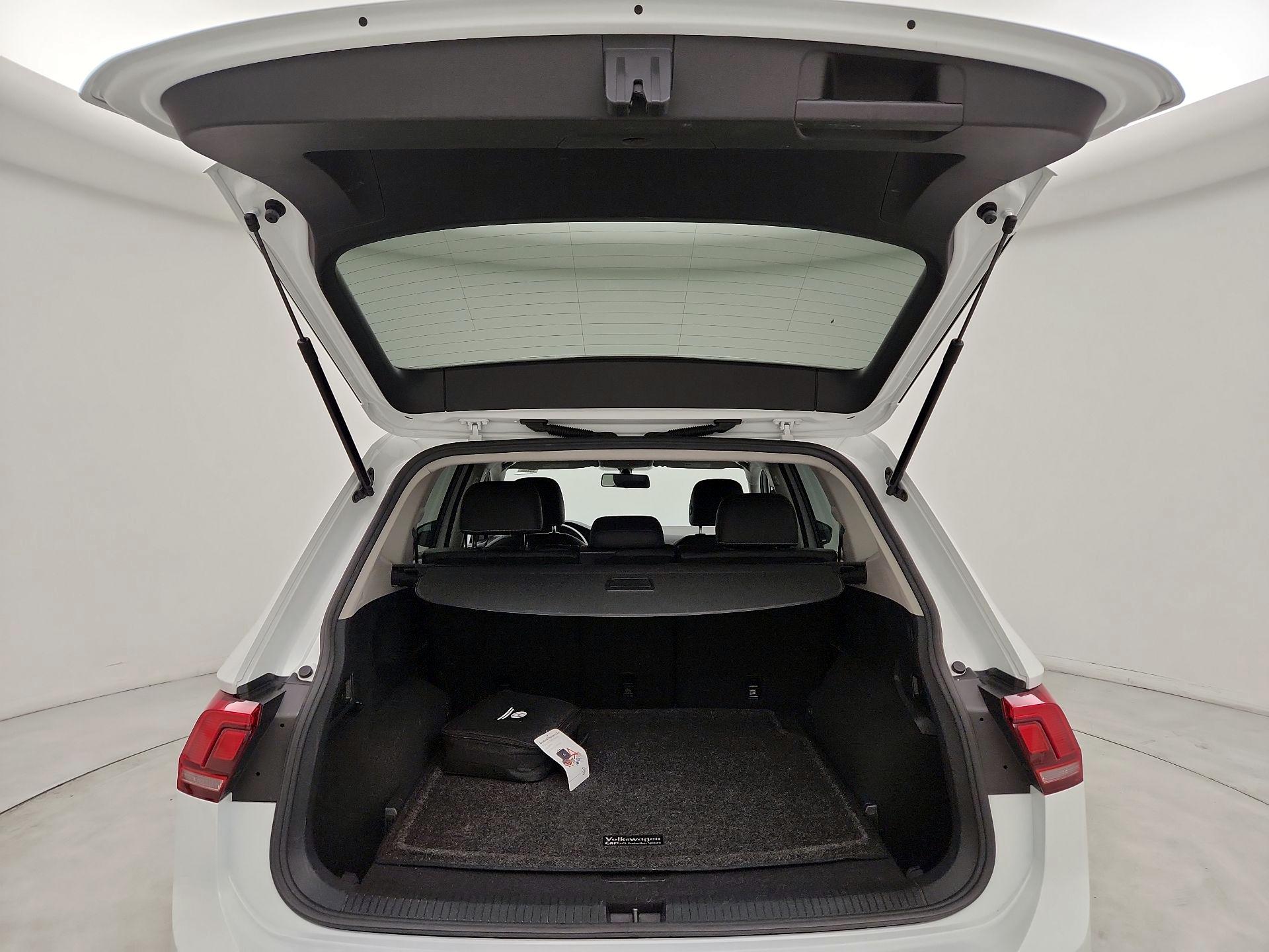 Thumbnail: 2021 Volkswagen Tiguan - 20