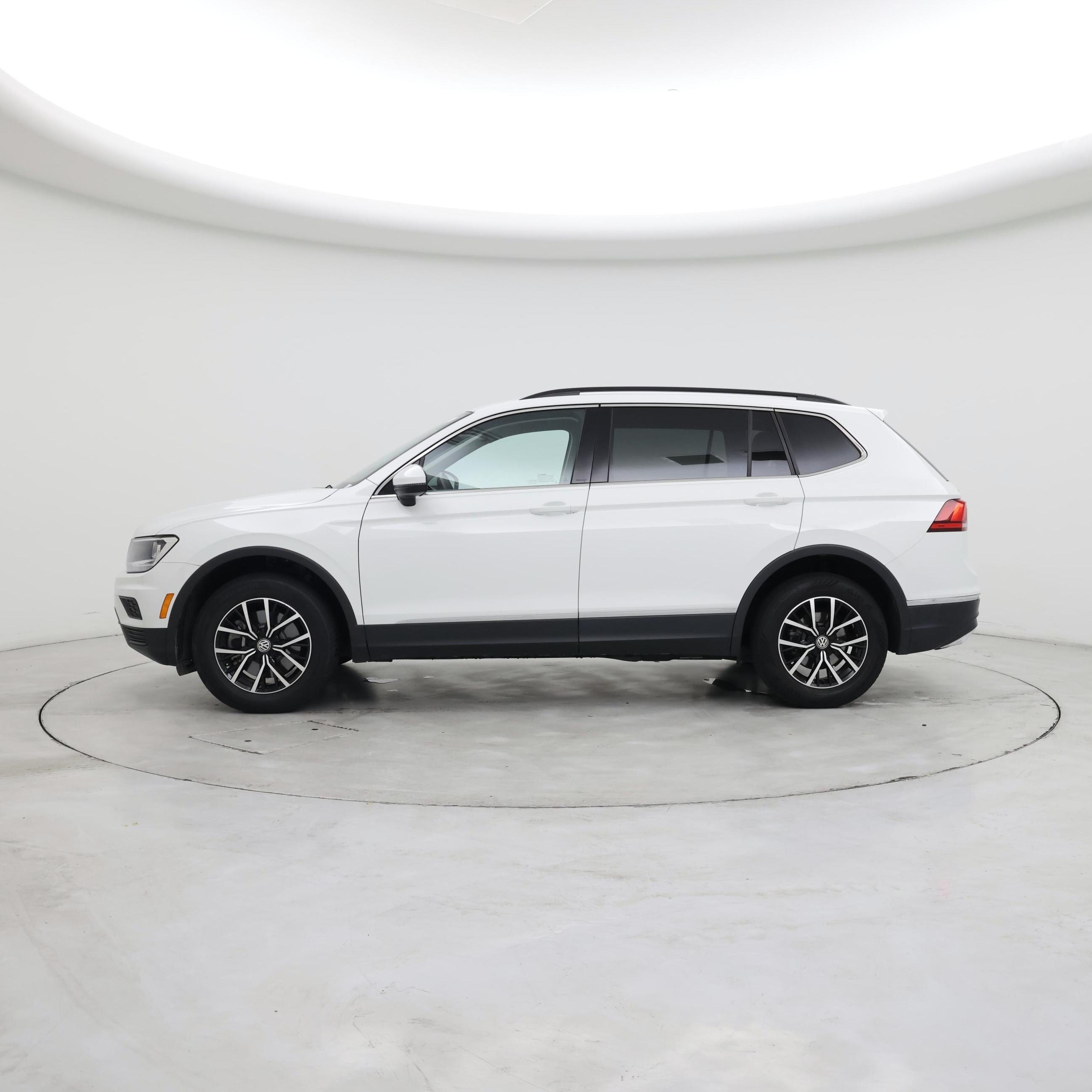 Thumbnail: 2021 Volkswagen Tiguan - 3