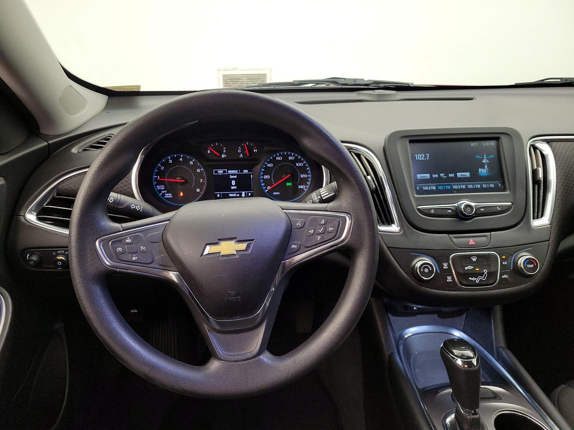 Thumbnail: 2018 Chevrolet Malibu - 10