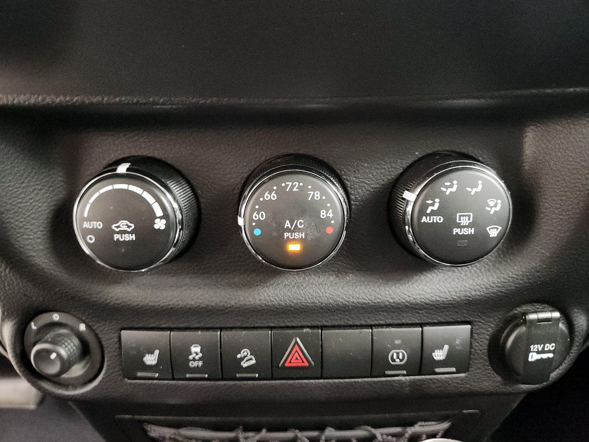 Thumbnail: 2015 Jeep Wrangler - 14