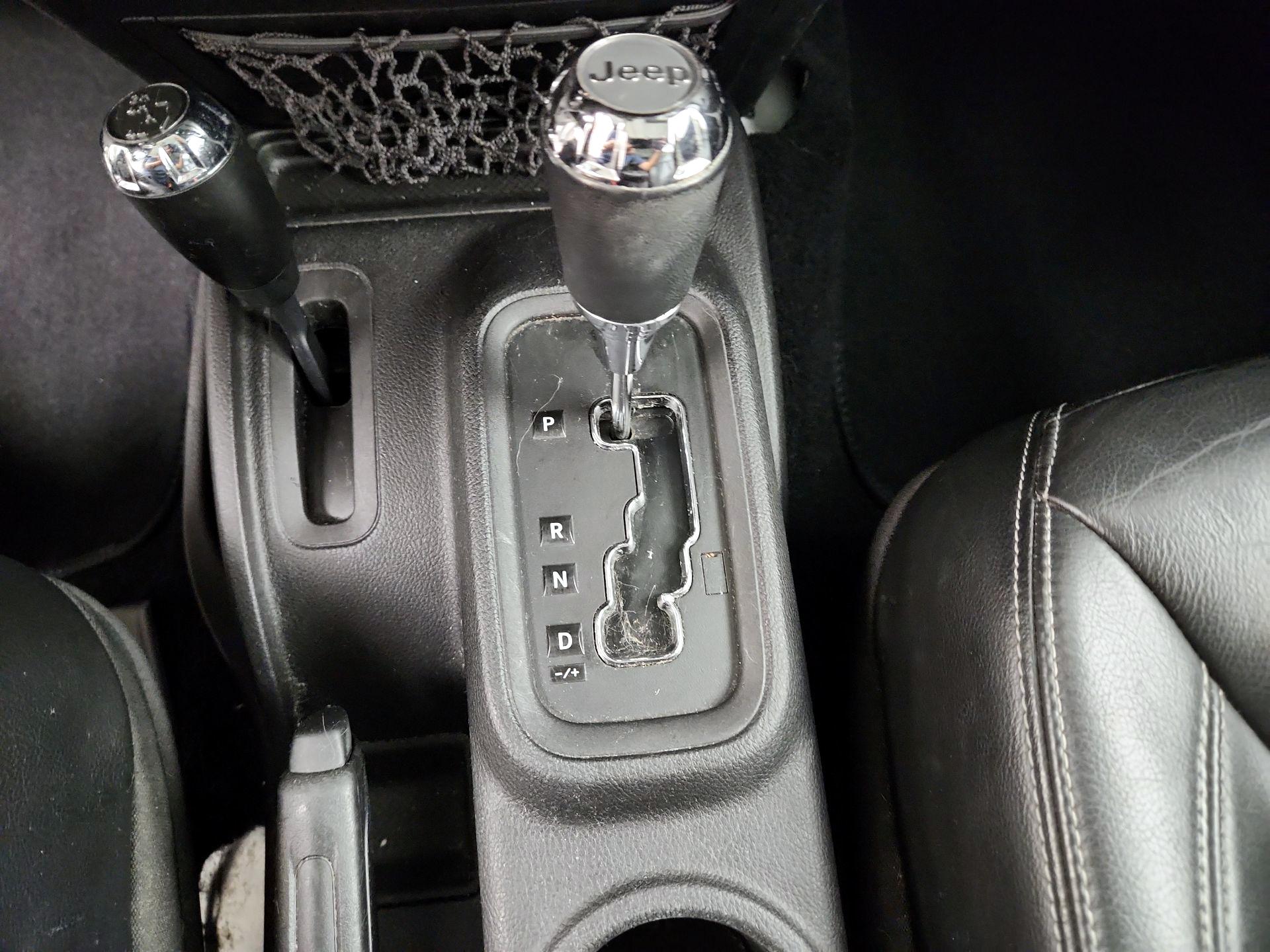 Thumbnail: 2015 Jeep Wrangler - 15