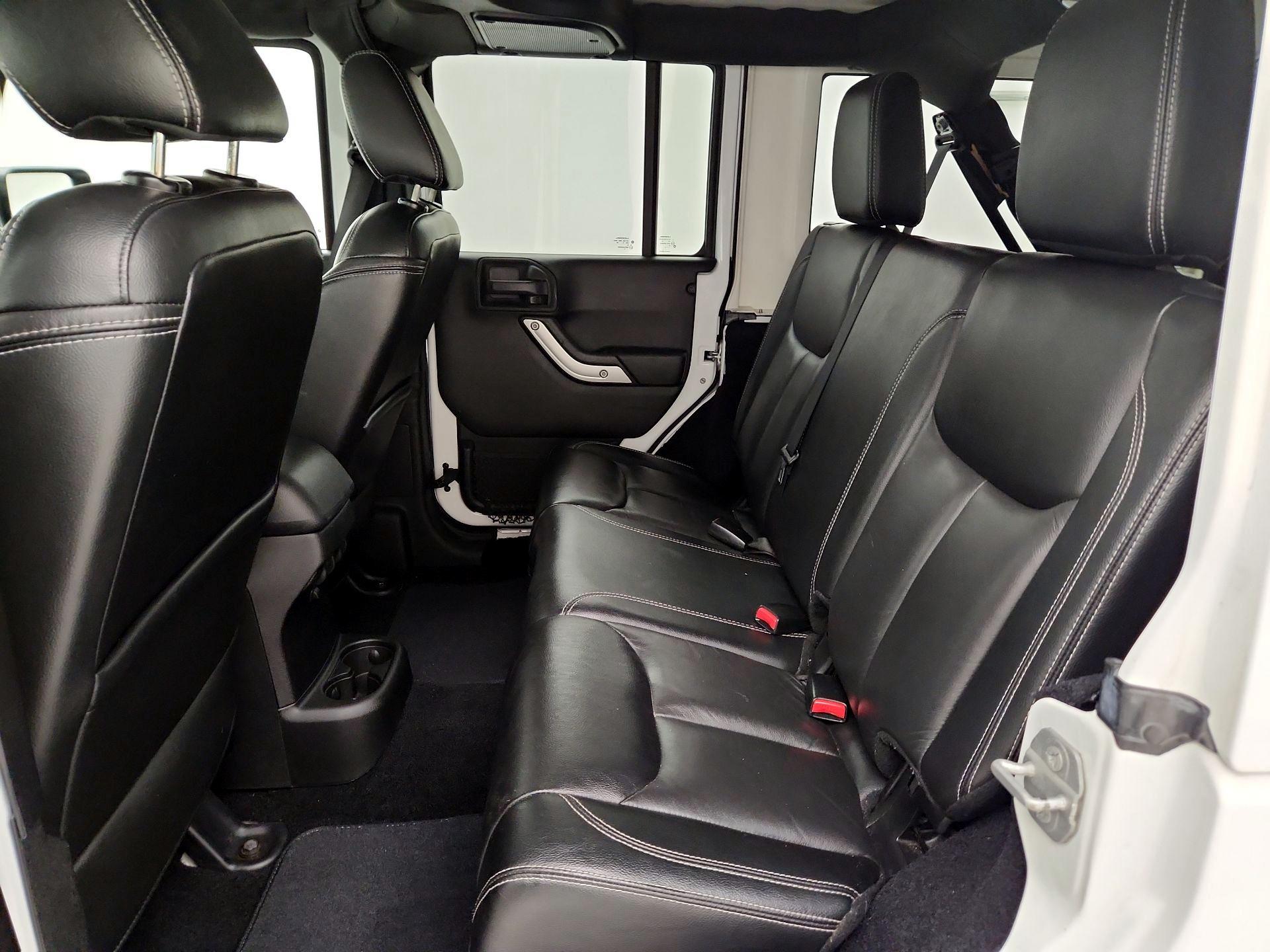 Thumbnail: 2015 Jeep Wrangler - 16