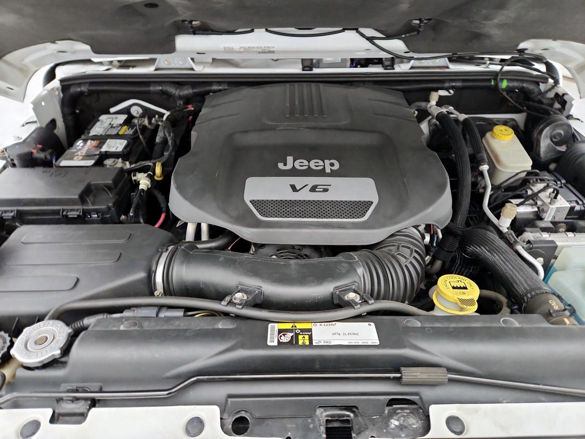 Thumbnail: 2015 Jeep Wrangler - 18