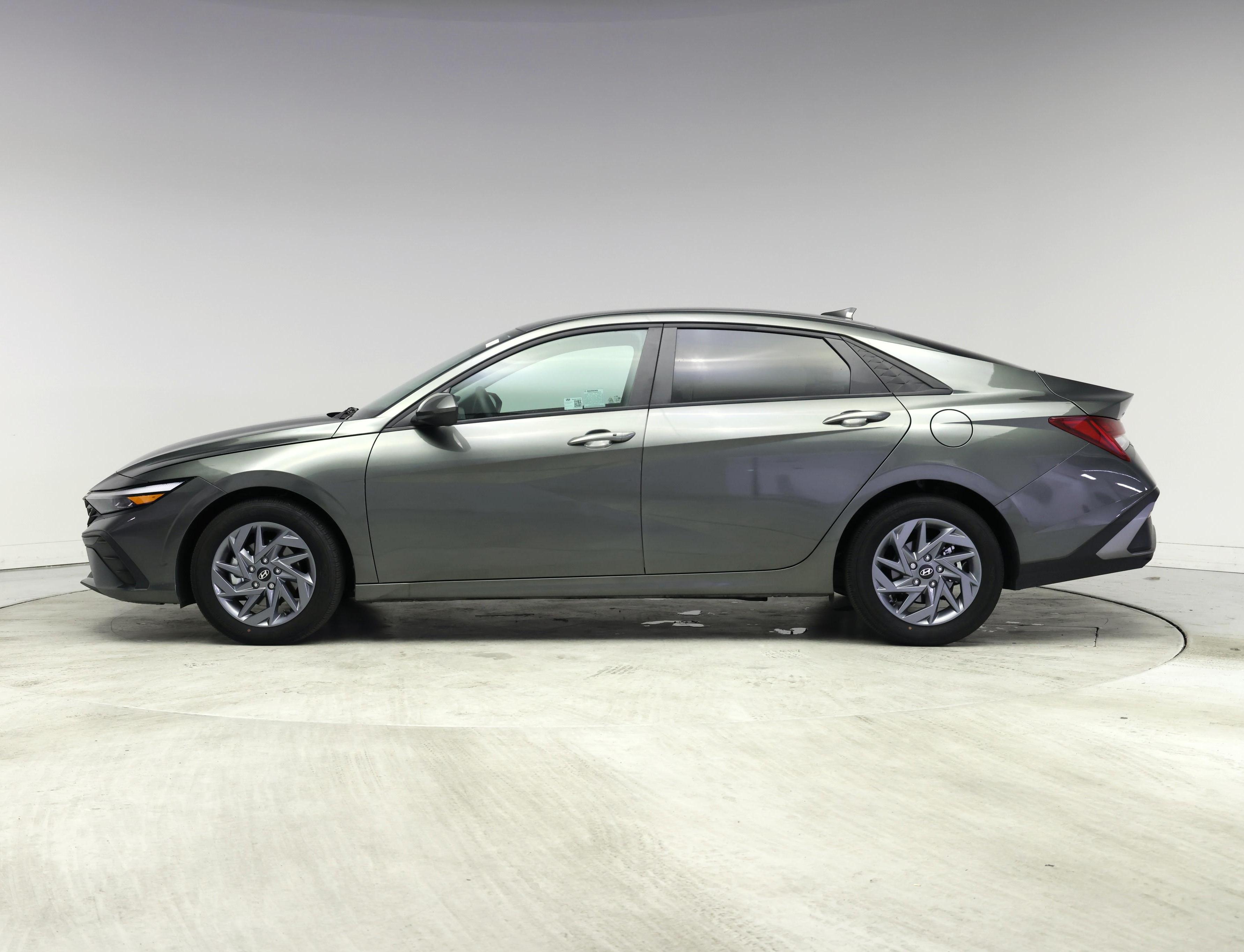 Thumbnail: 2024 Hyundai Elantra - 3
