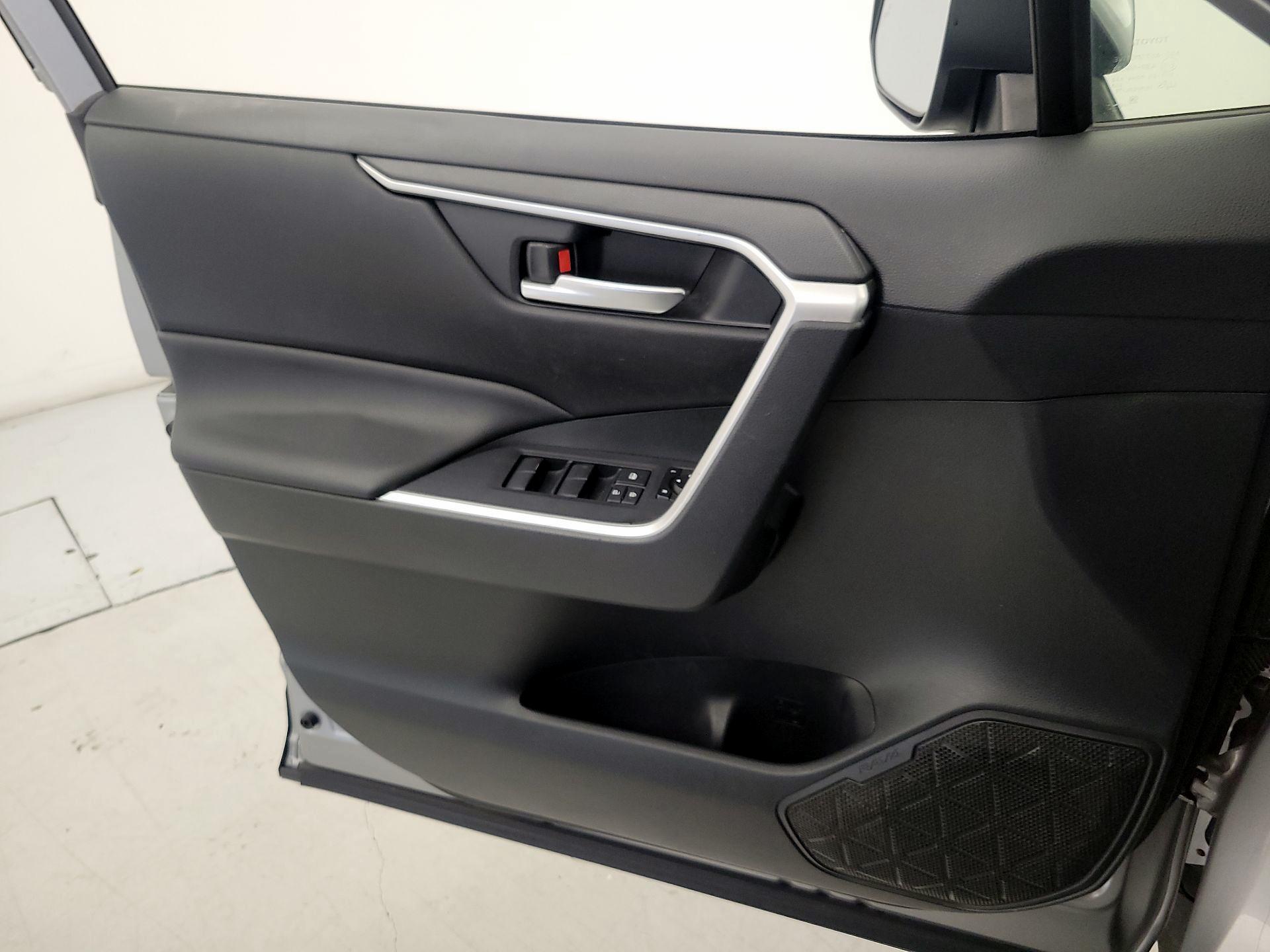Thumbnail: 2019 Toyota RAV4 - 12