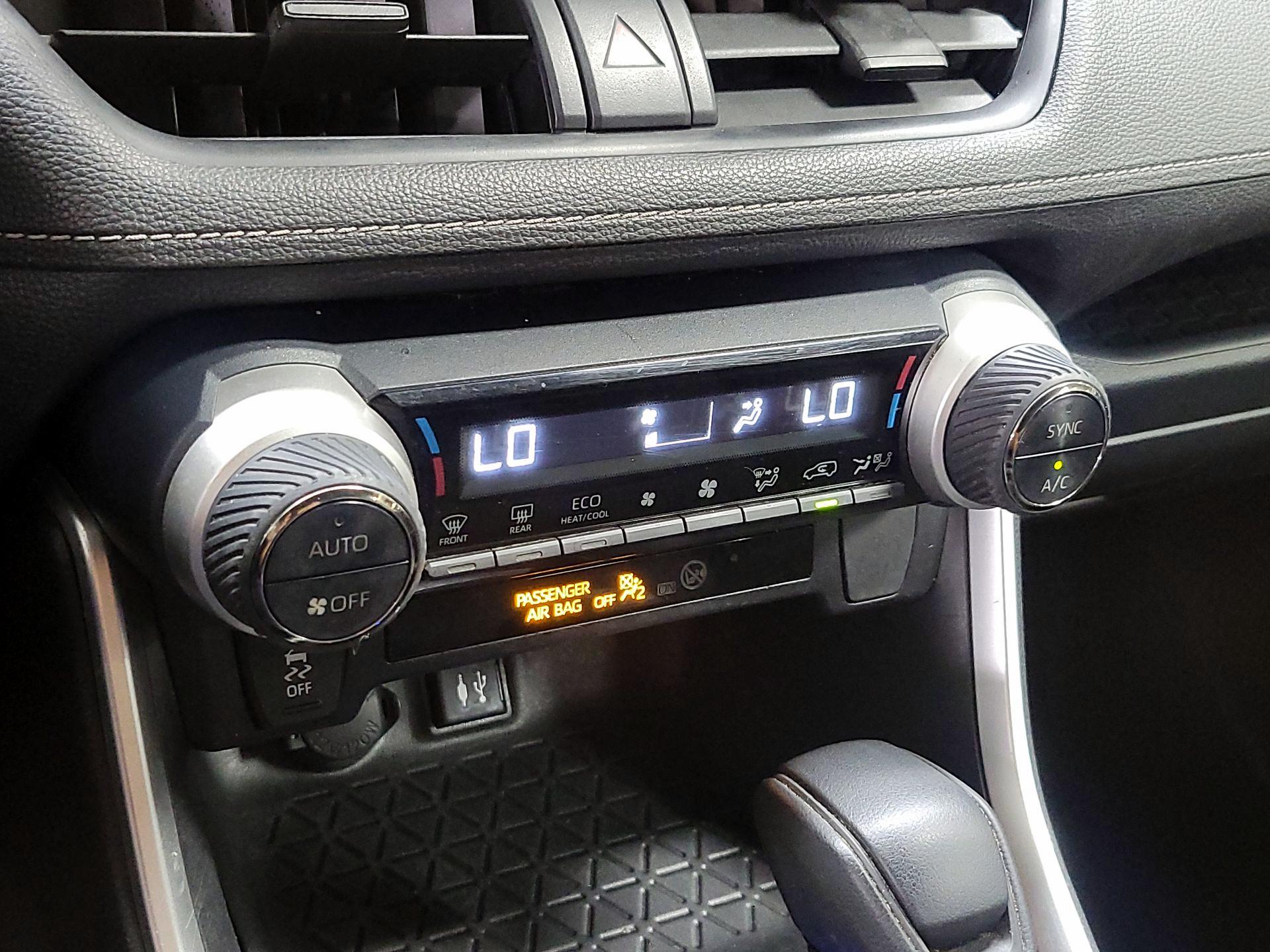 Thumbnail: 2019 Toyota RAV4 - 16