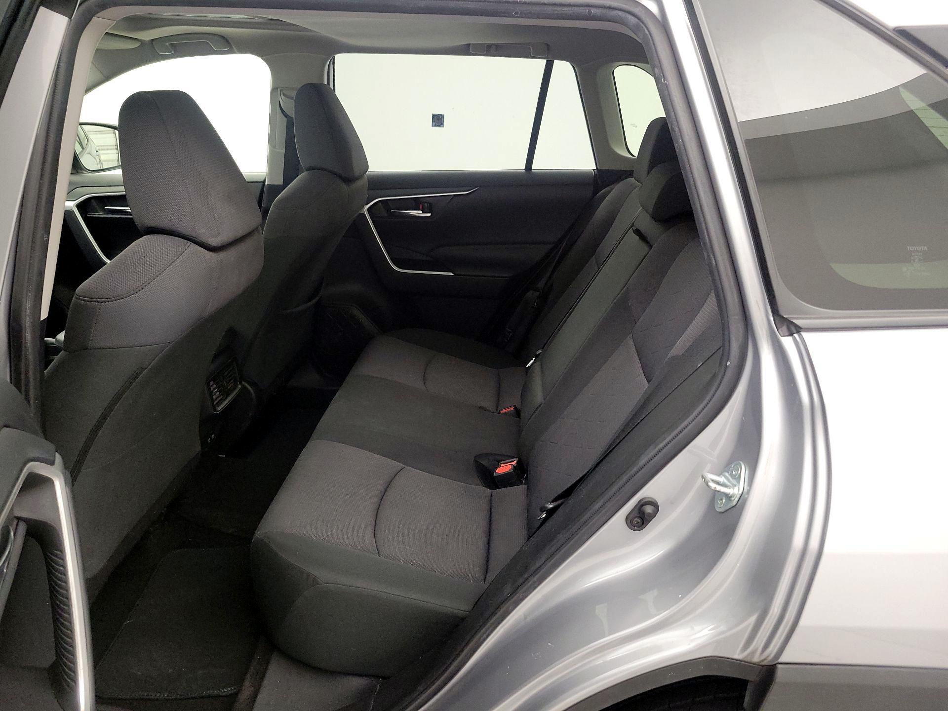 Thumbnail: 2019 Toyota RAV4 - 20