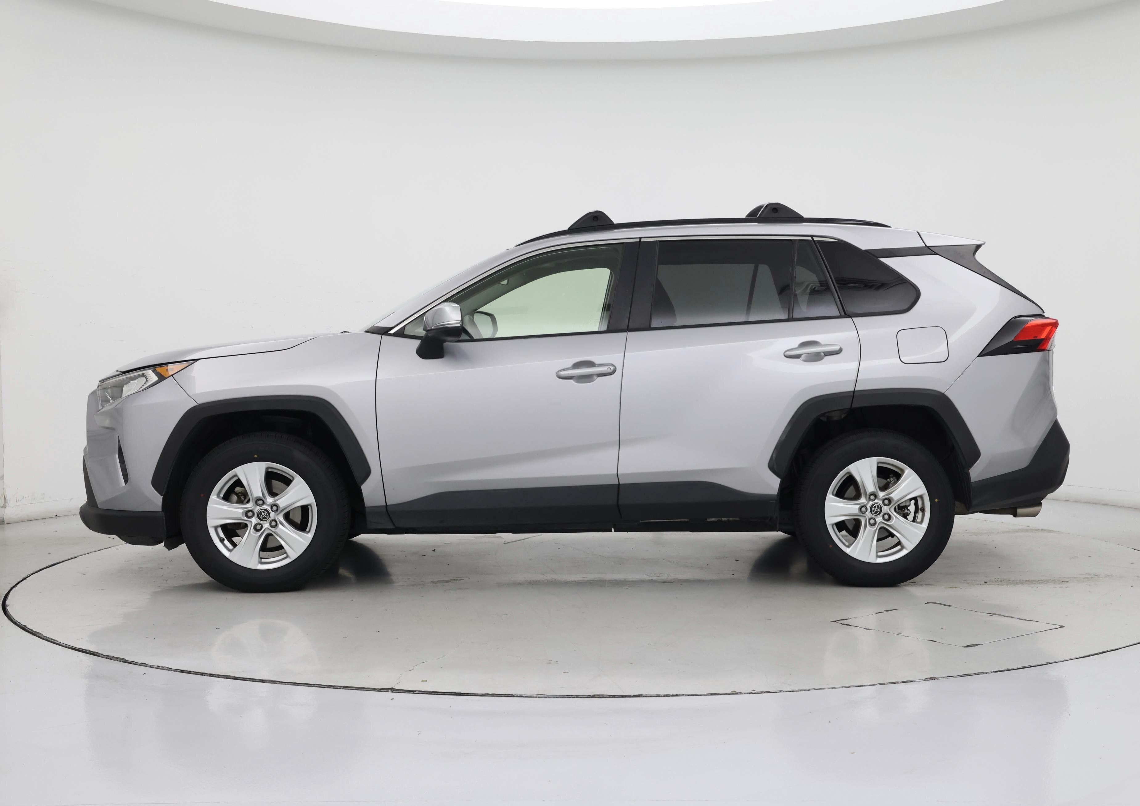 Thumbnail: 2019 Toyota RAV4 - 3