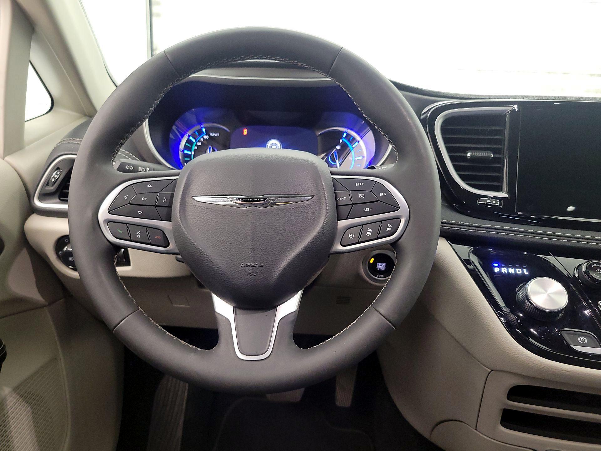 Thumbnail: 2024 Chrysler Pacifica - 10