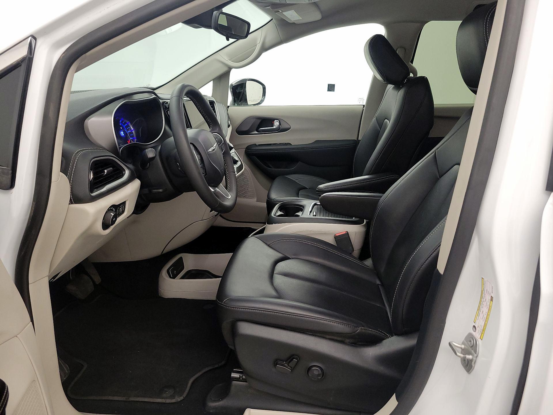 Thumbnail: 2024 Chrysler Pacifica - 11