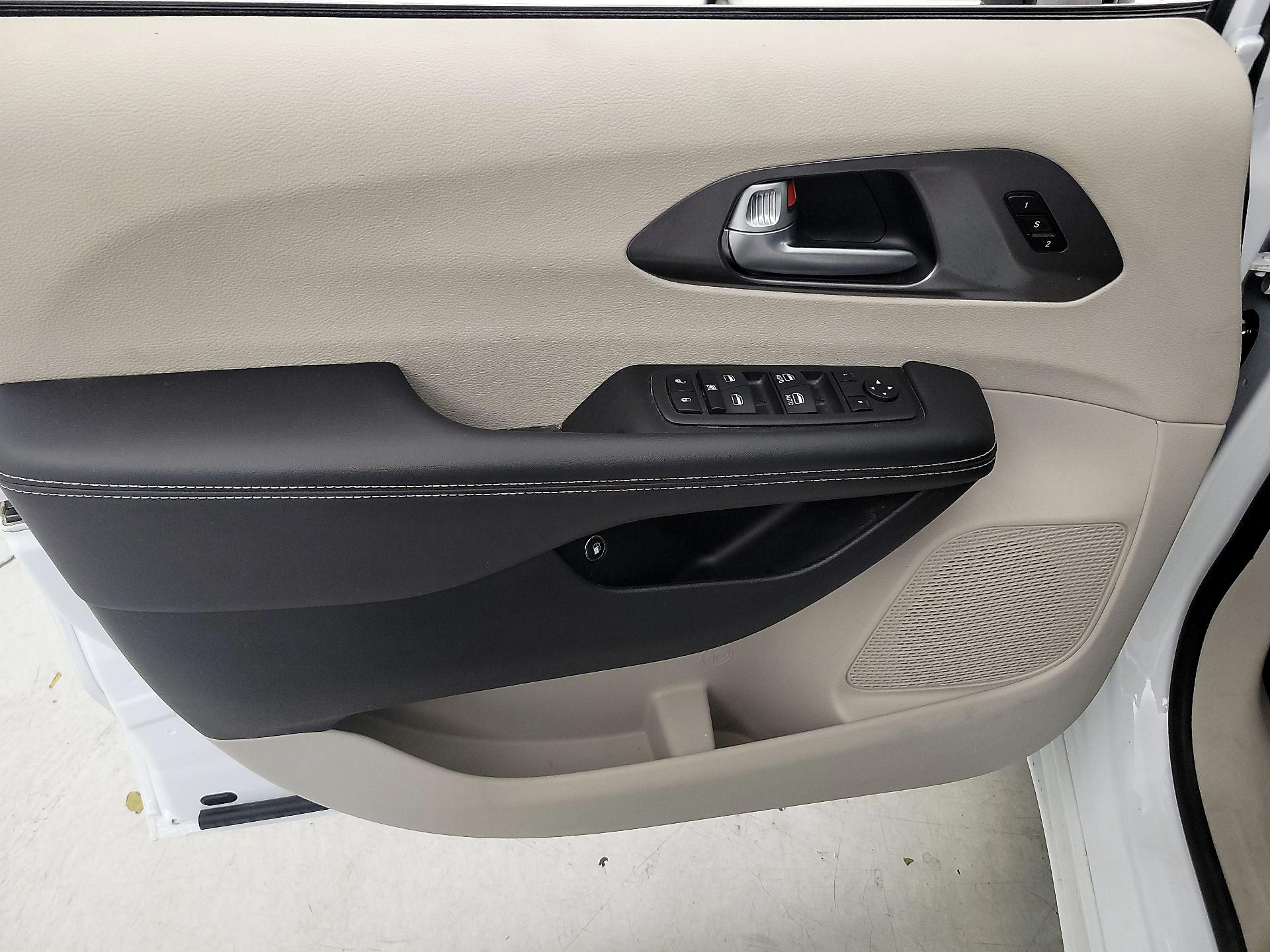 Thumbnail: 2024 Chrysler Pacifica - 12
