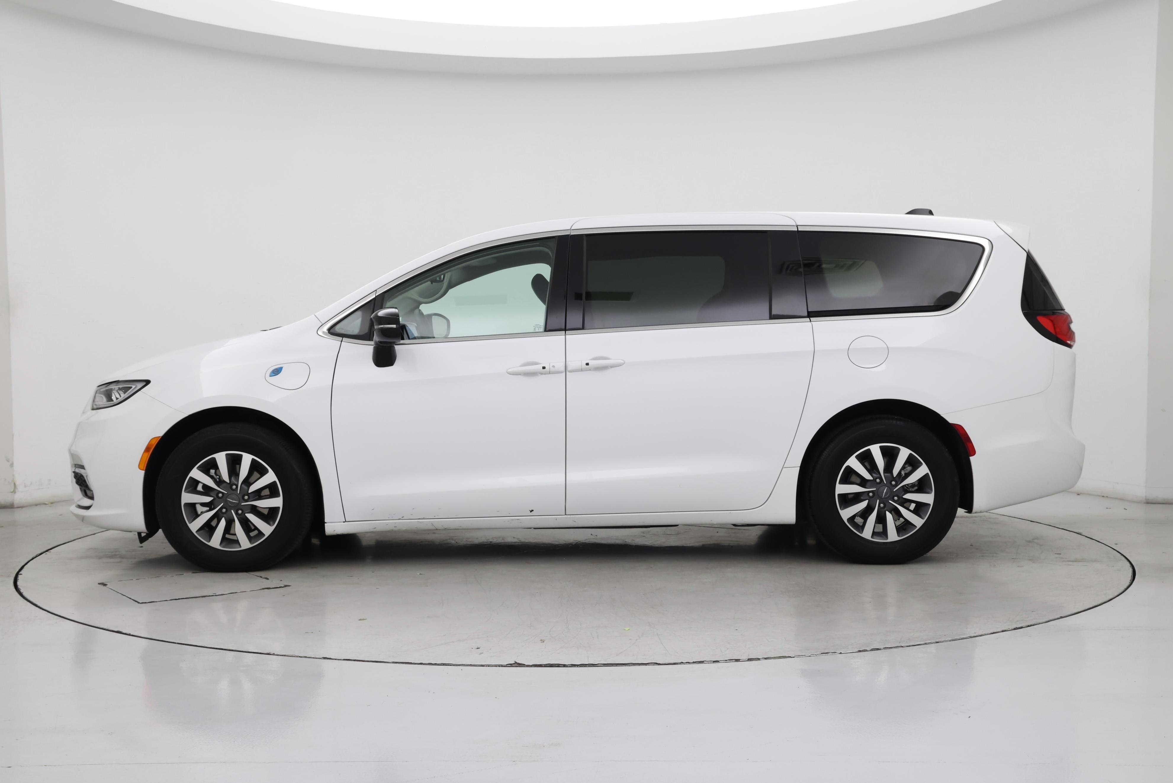 Thumbnail: 2024 Chrysler Pacifica - 3