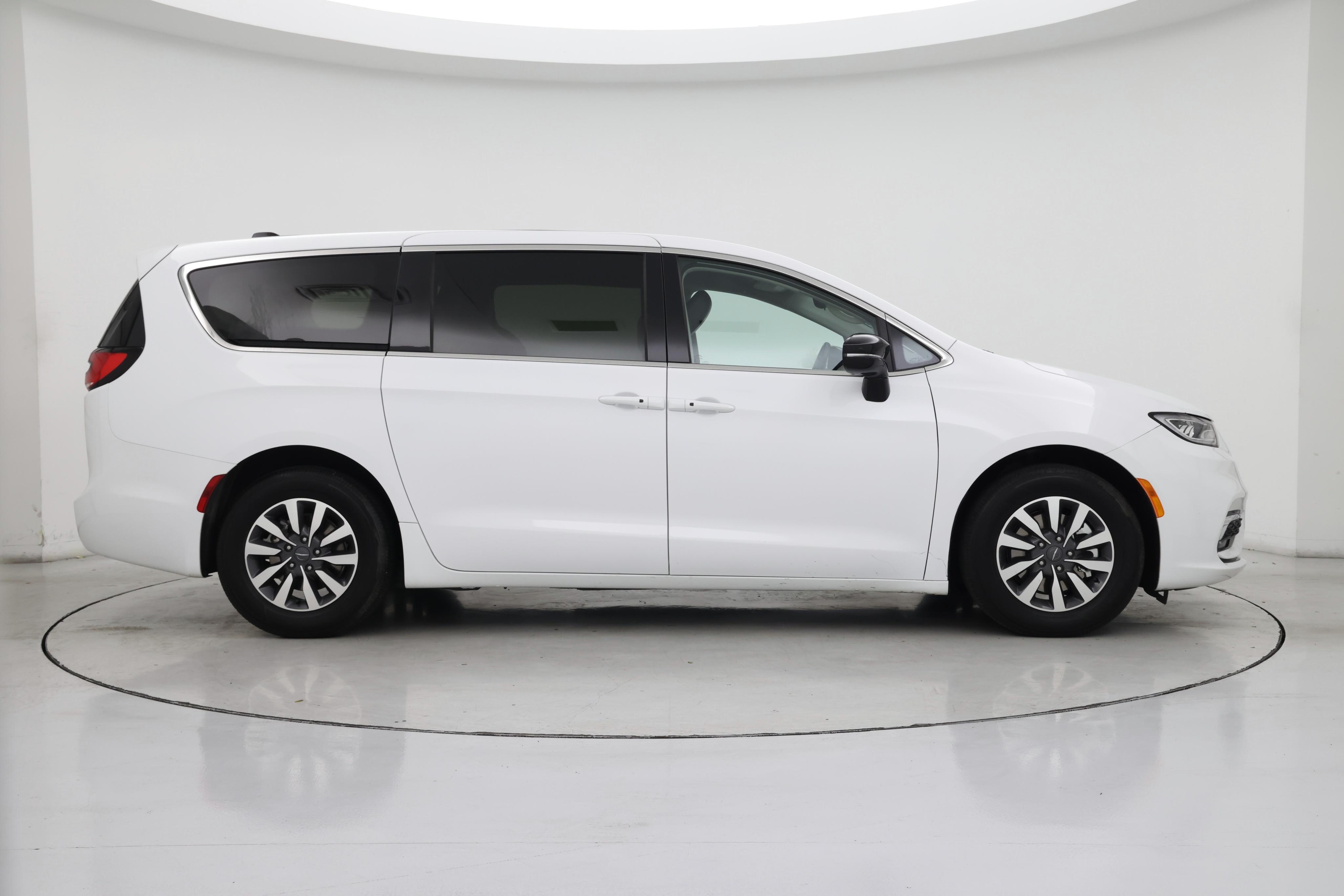 Thumbnail: 2024 Chrysler Pacifica - 7