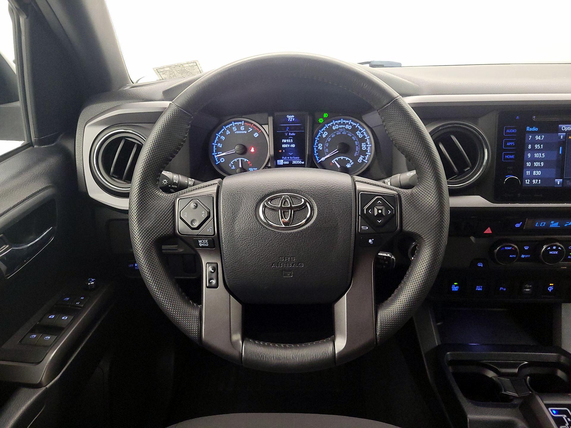 Thumbnail: 2016 Toyota Tacoma - 10