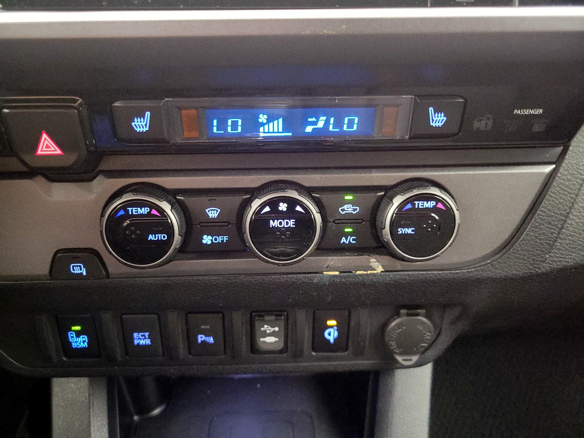 Thumbnail: 2016 Toyota Tacoma - 16