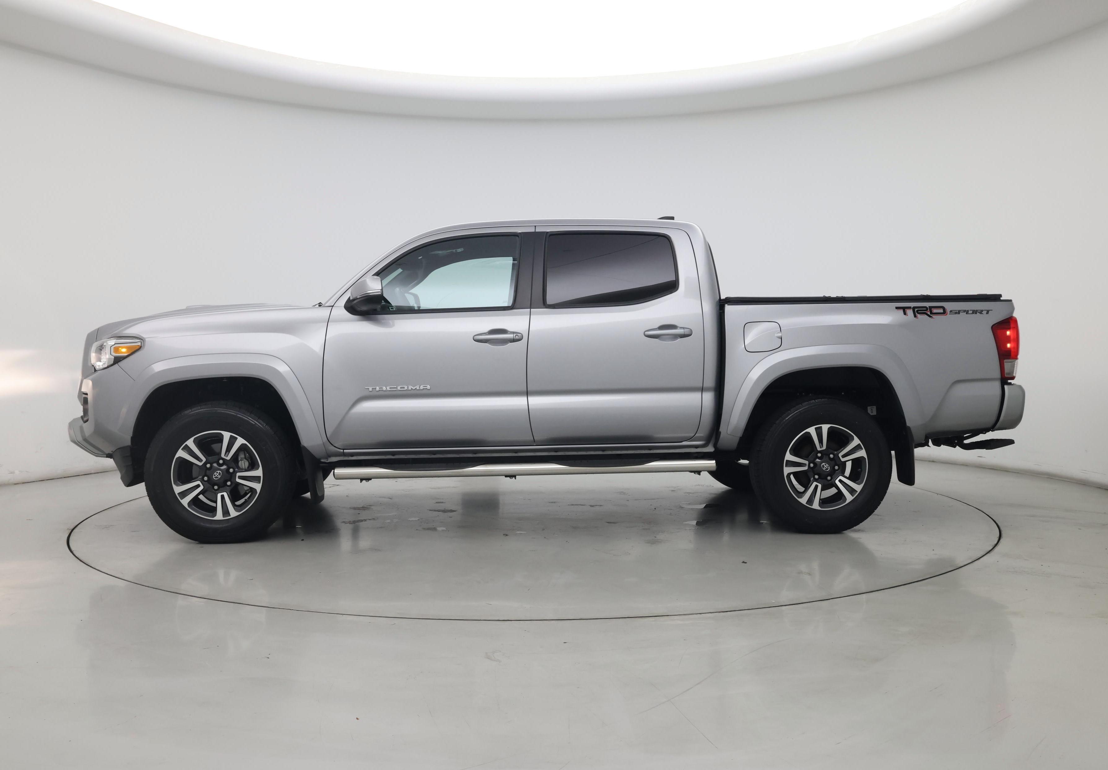 Thumbnail: 2016 Toyota Tacoma - 3