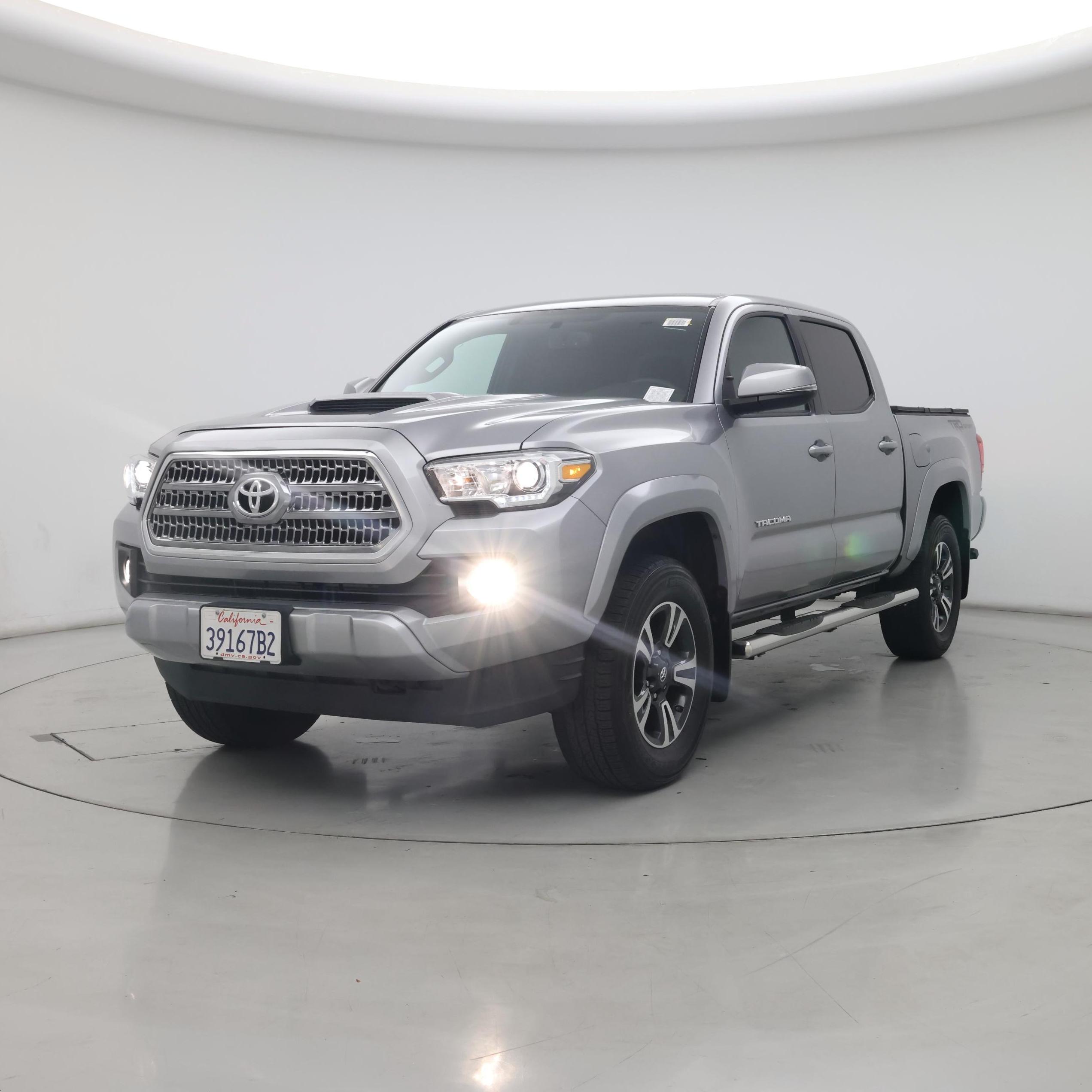 Thumbnail: 2016 Toyota Tacoma - 4