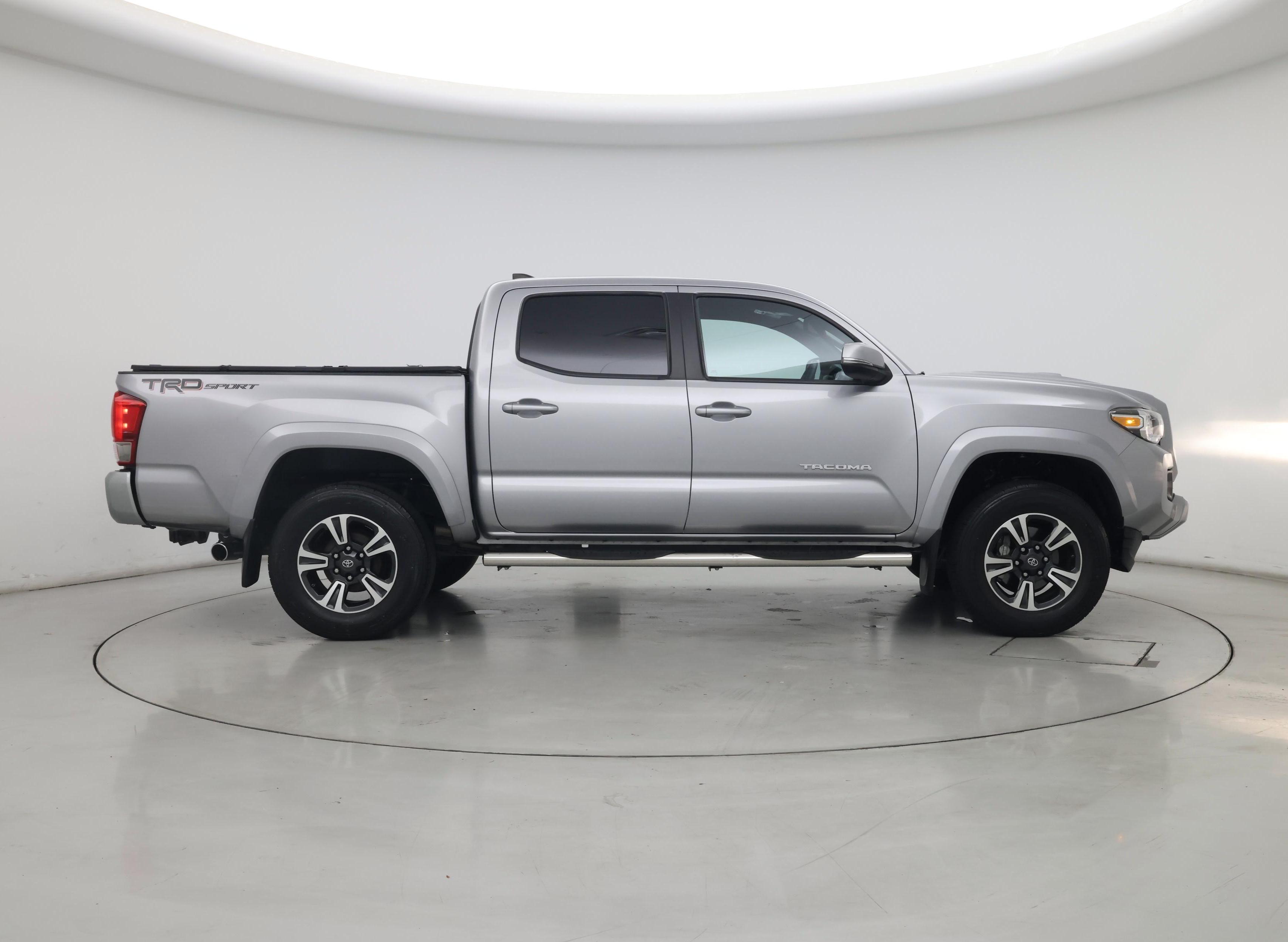 Thumbnail: 2016 Toyota Tacoma - 7
