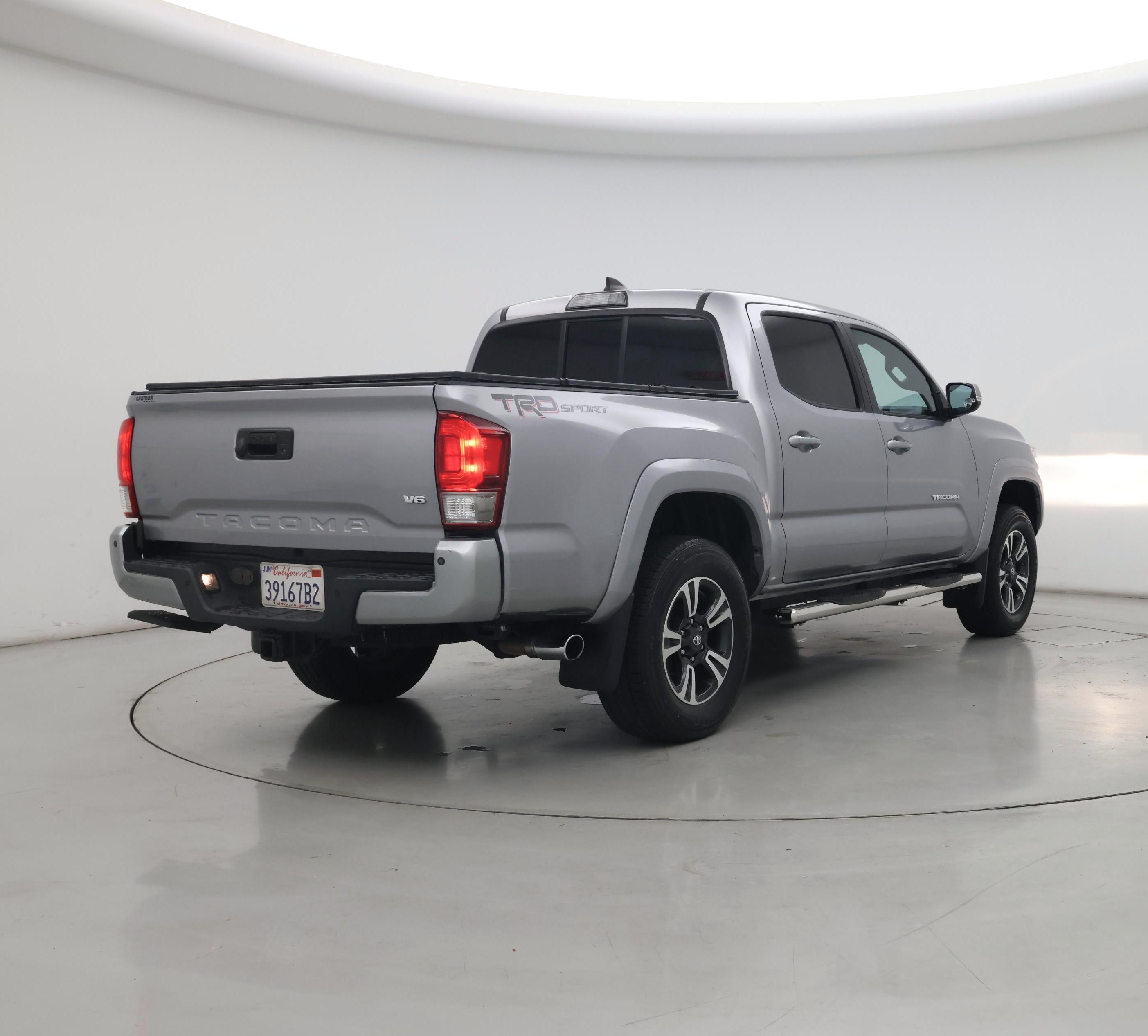 Thumbnail: 2016 Toyota Tacoma - 8