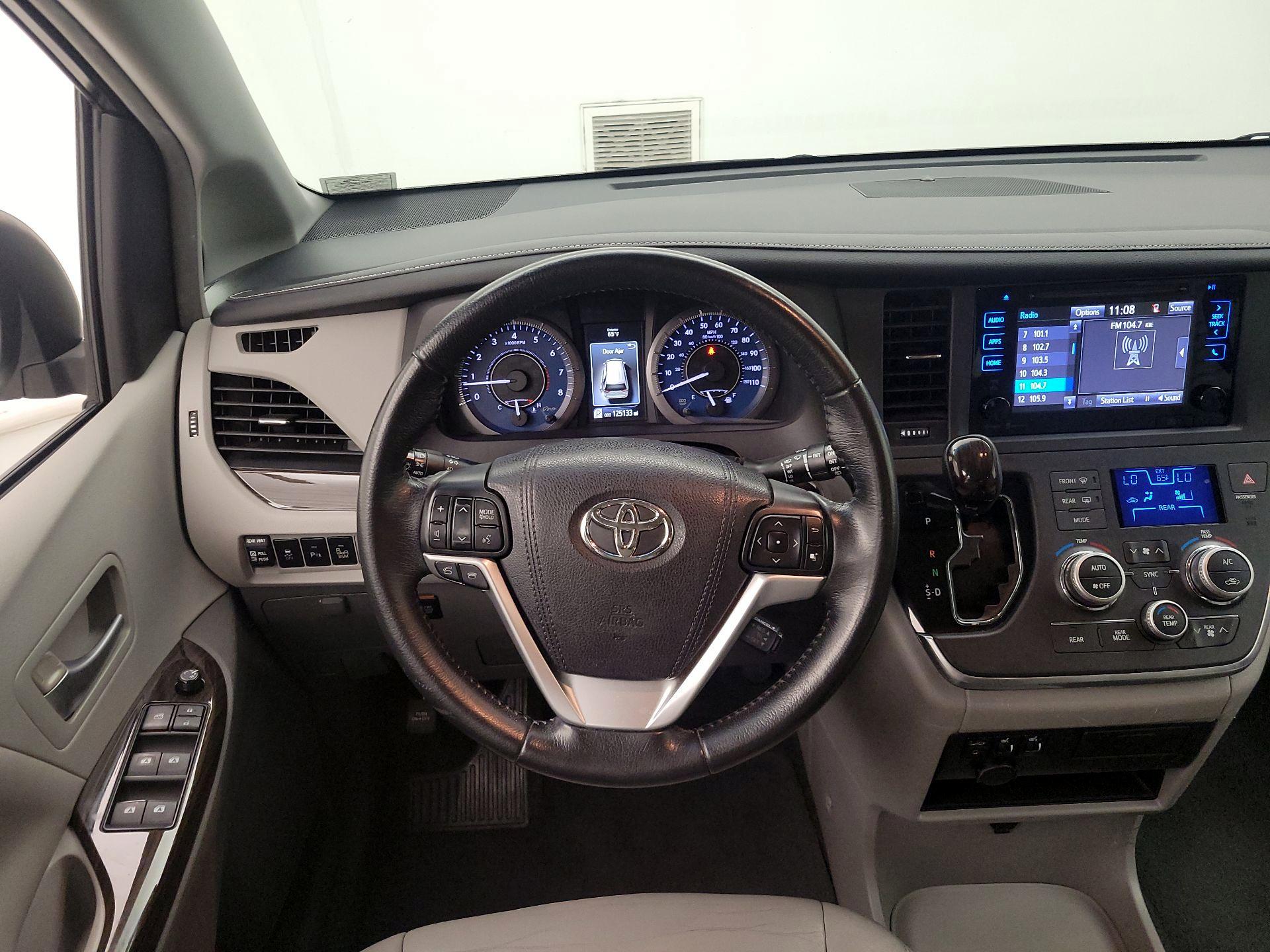 Thumbnail: 2015 Toyota Sienna - 10