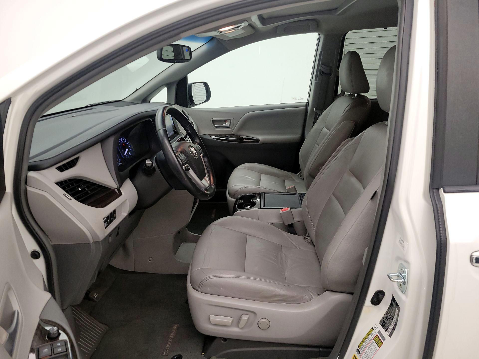 Thumbnail: 2015 Toyota Sienna - 11