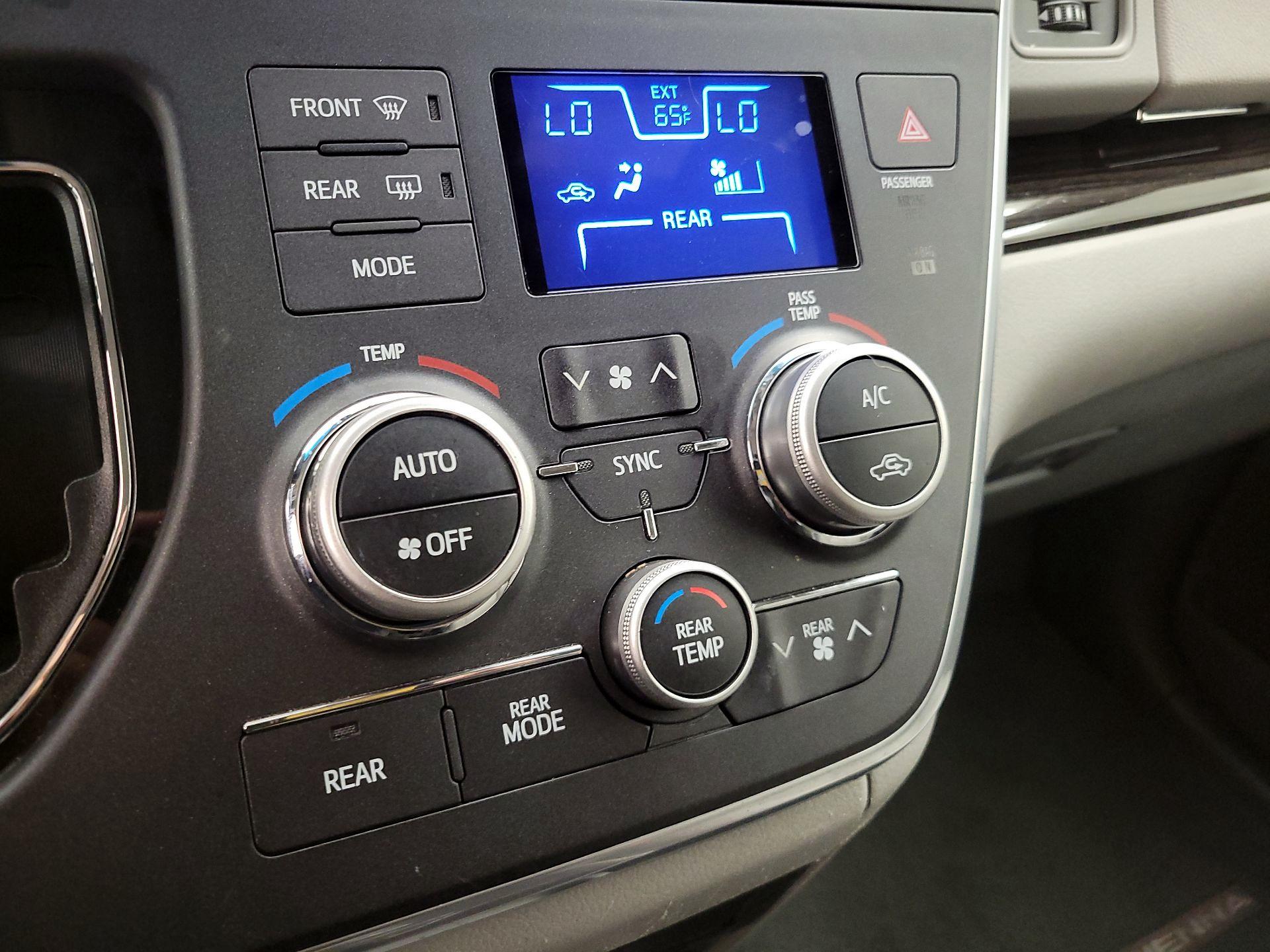 Thumbnail: 2015 Toyota Sienna - 15