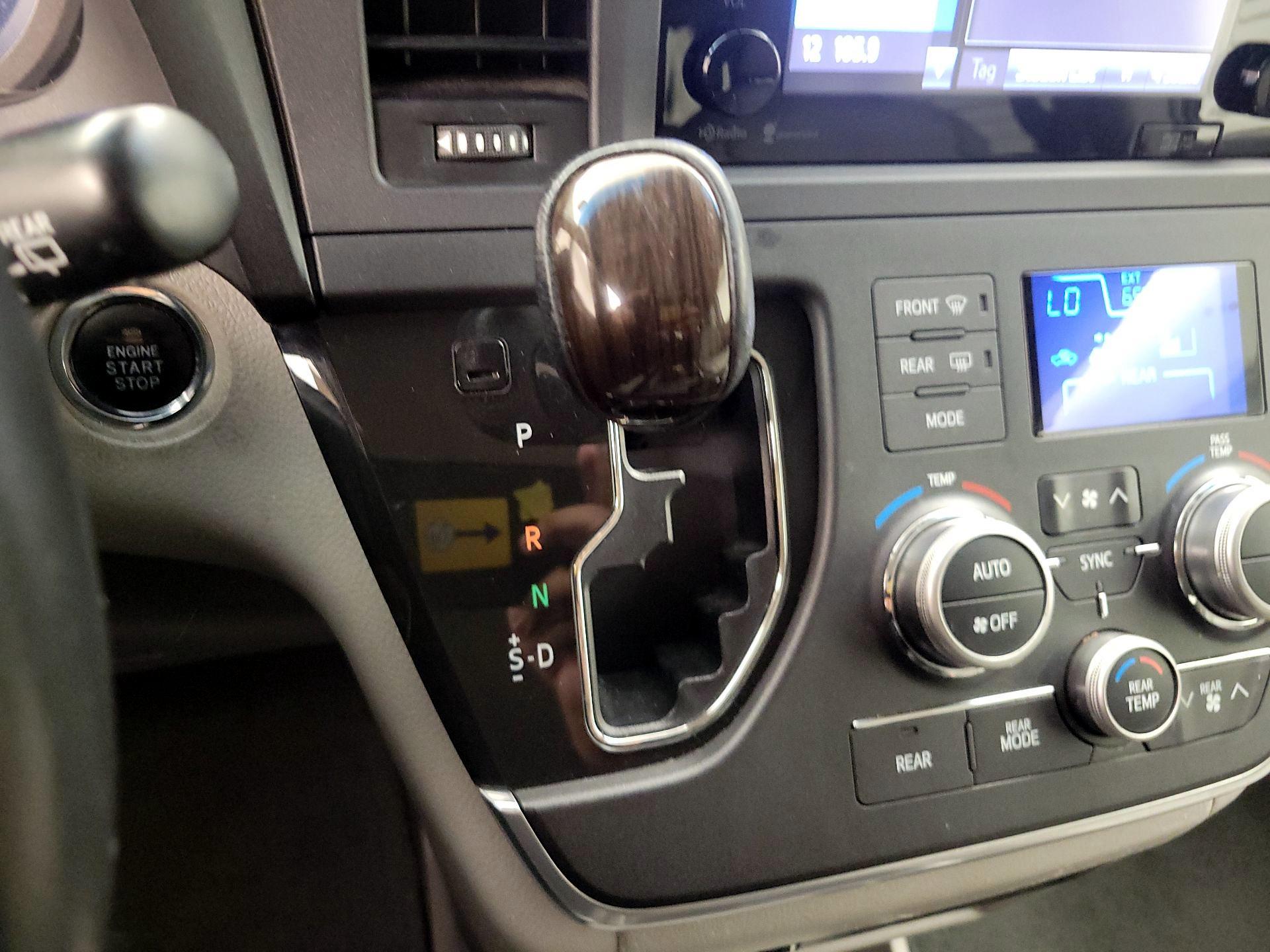 Thumbnail: 2015 Toyota Sienna - 16