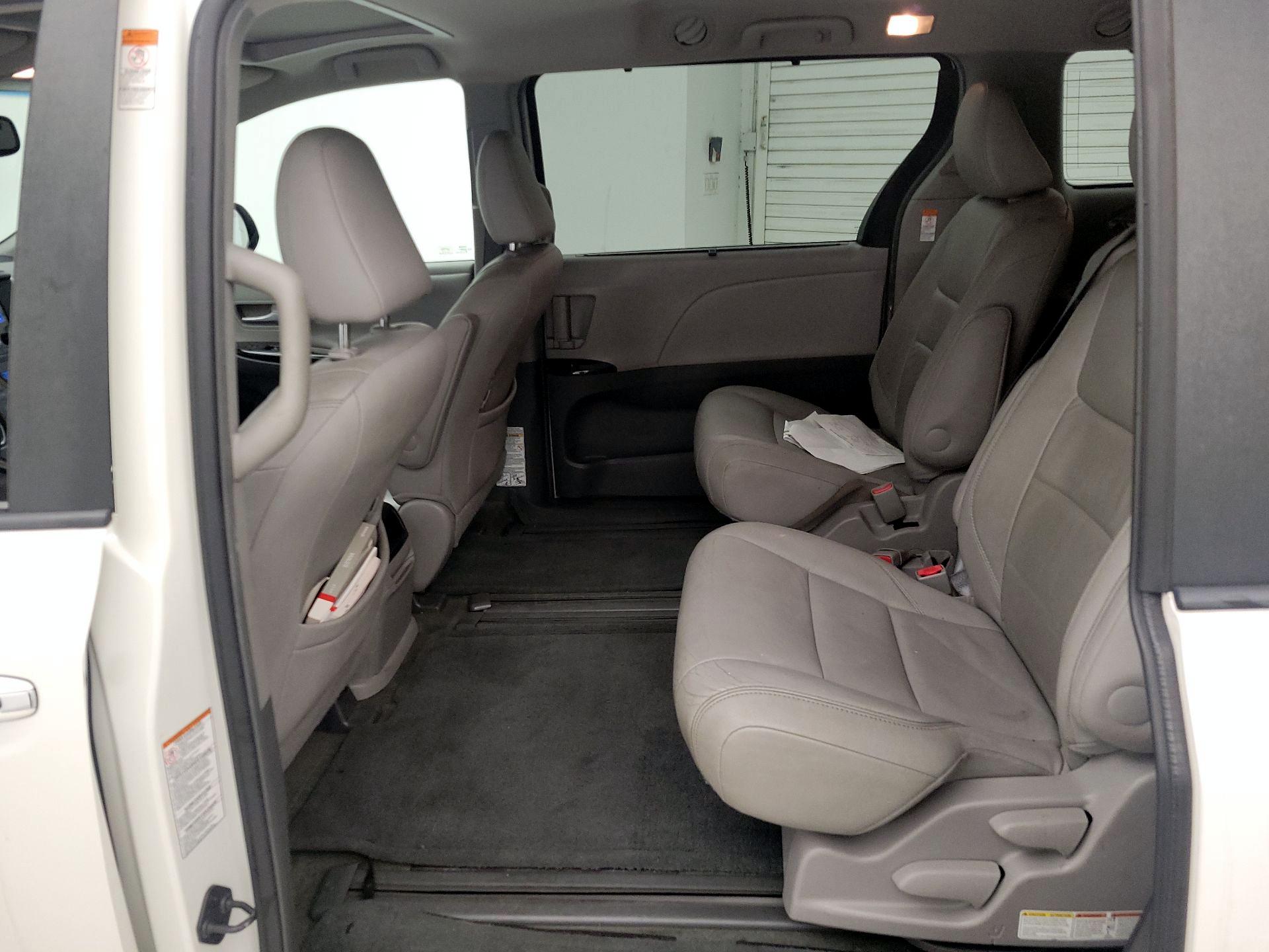 Thumbnail: 2015 Toyota Sienna - 17