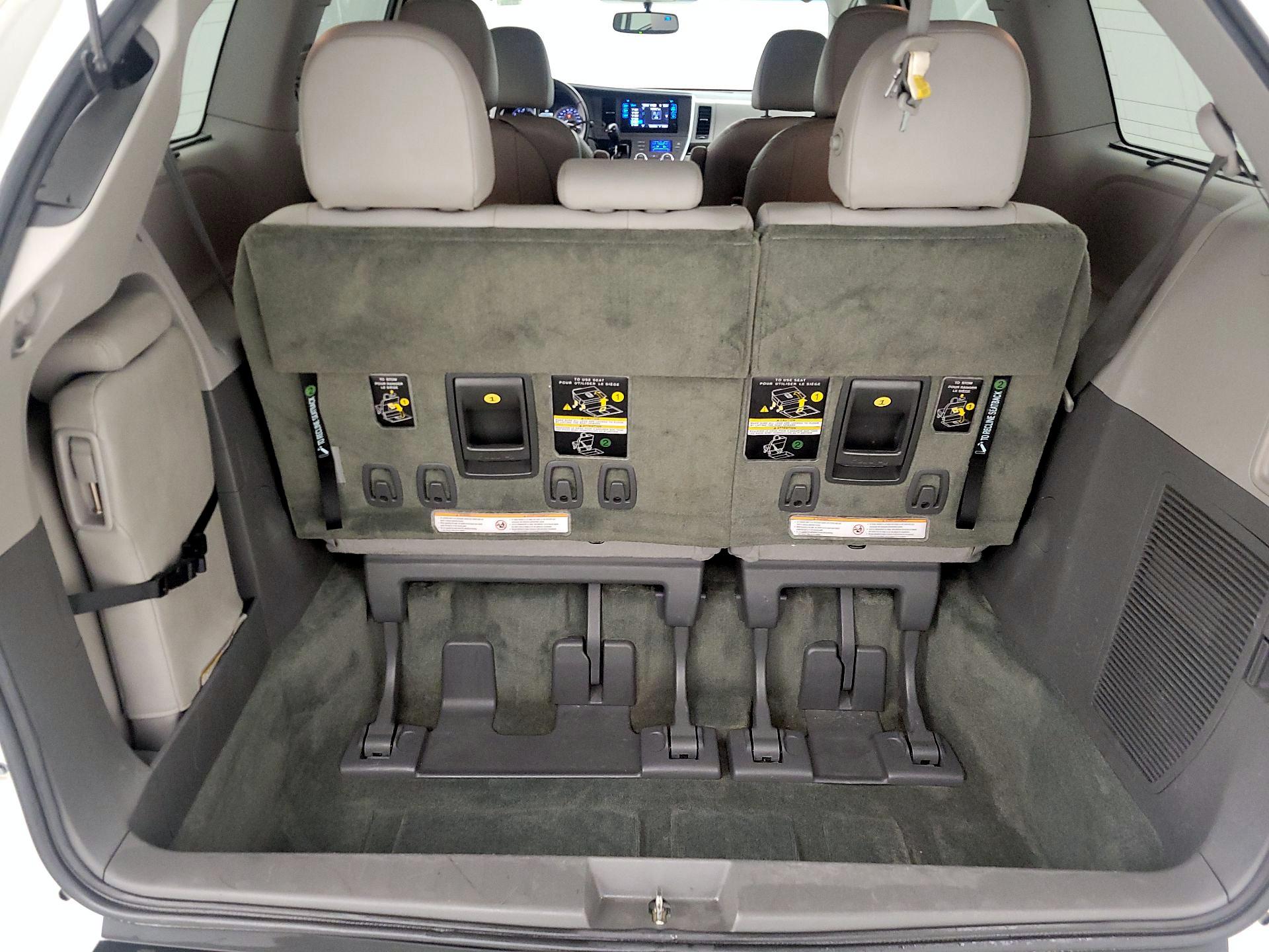 Thumbnail: 2015 Toyota Sienna - 18